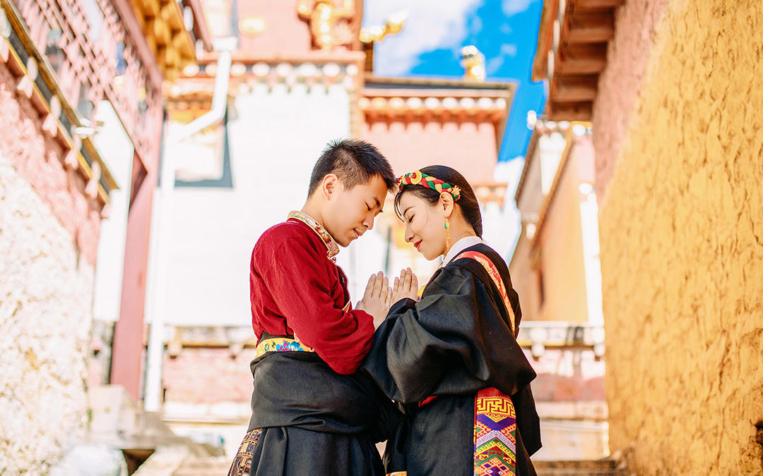 香格里拉高端定制+民族風(fēng)旅拍+雪山草原婚紗全包價(jià)
