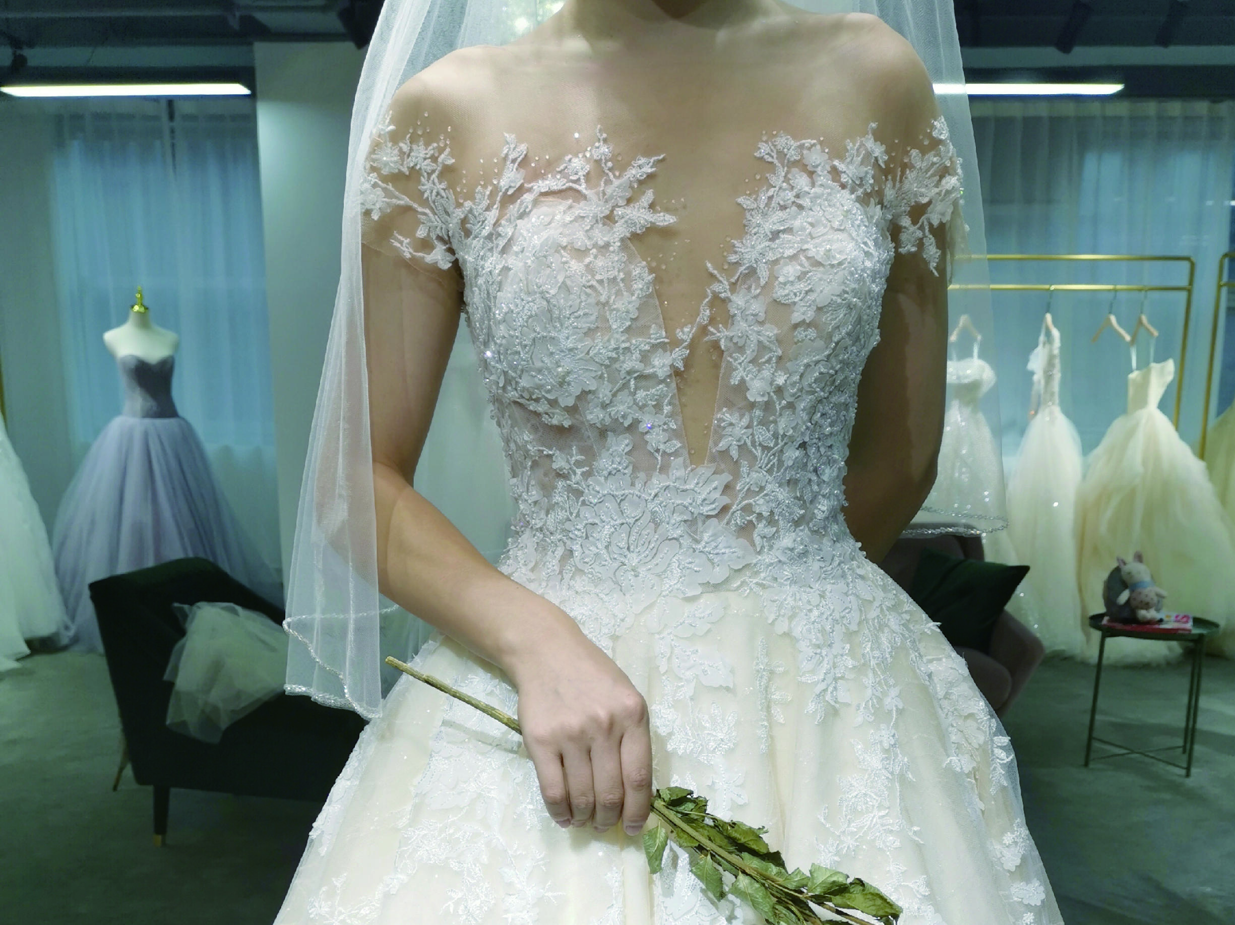 设计师品牌华丽三件套 赠送高级化妆师跟妆