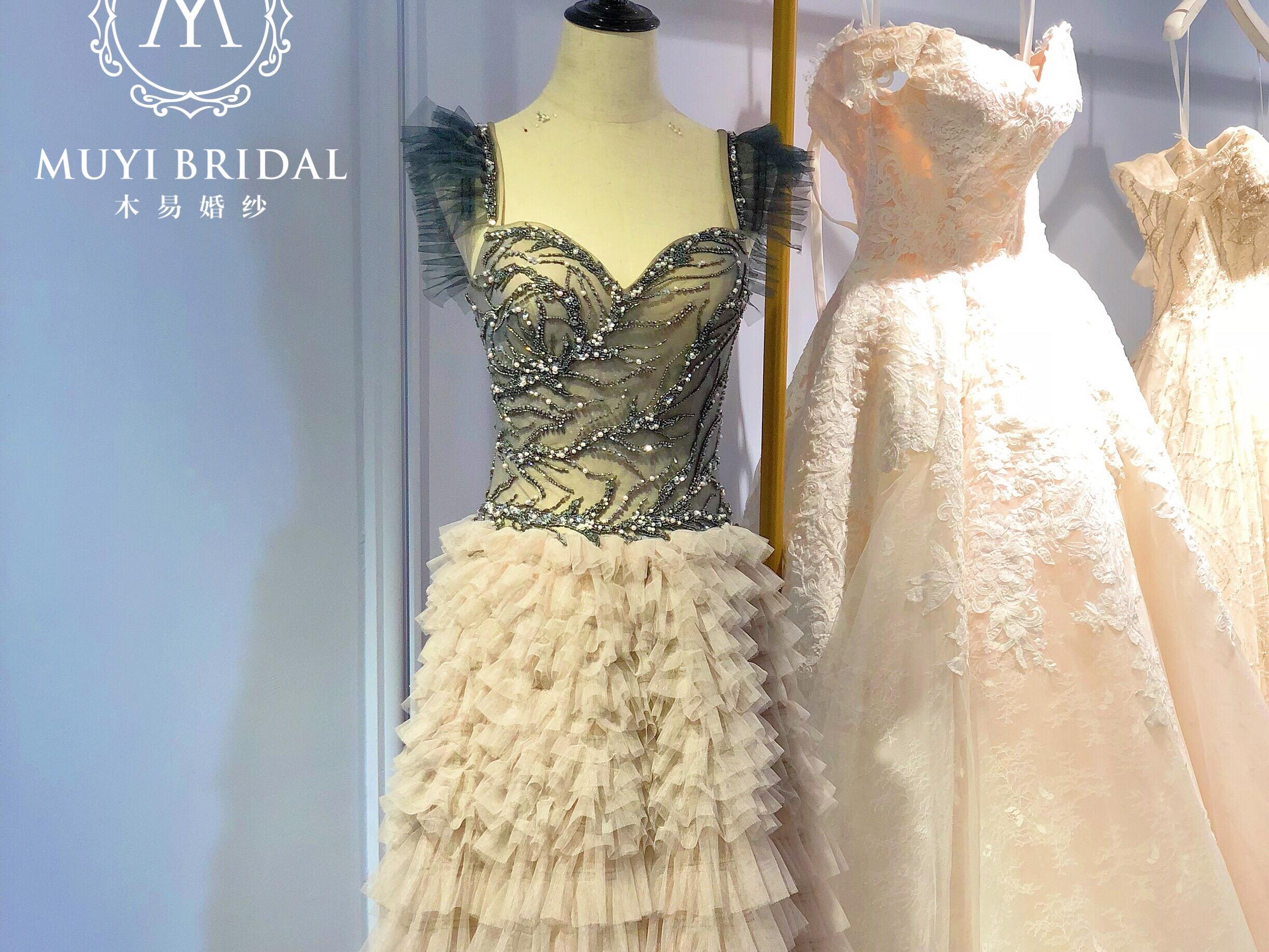 高级定制系列:秀禾+拖尾婚纱+敬酒服+总监跟妆