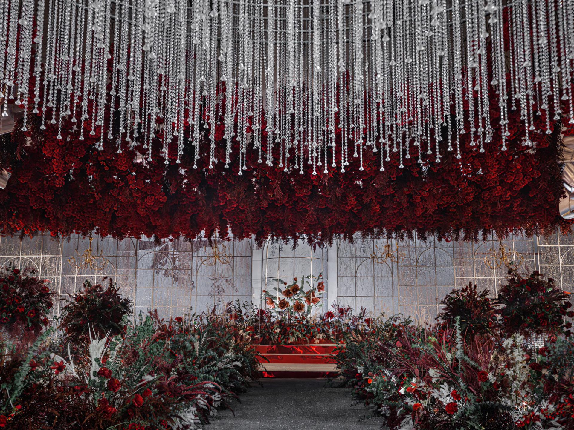 【限时秒杀】水晶红白色系吊顶婚礼签单有礼