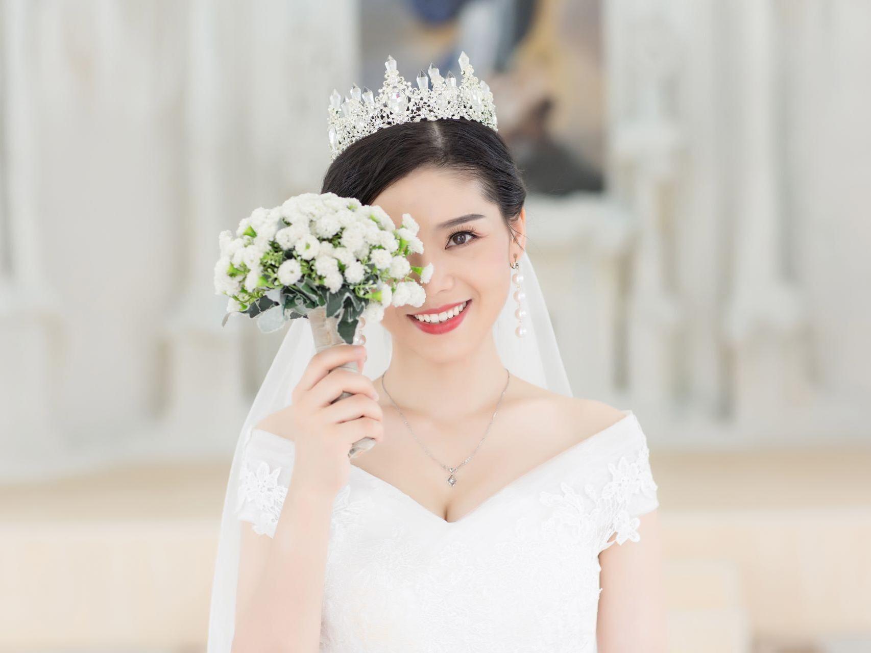 资深档化妆师当天早妆唯美简约妆容