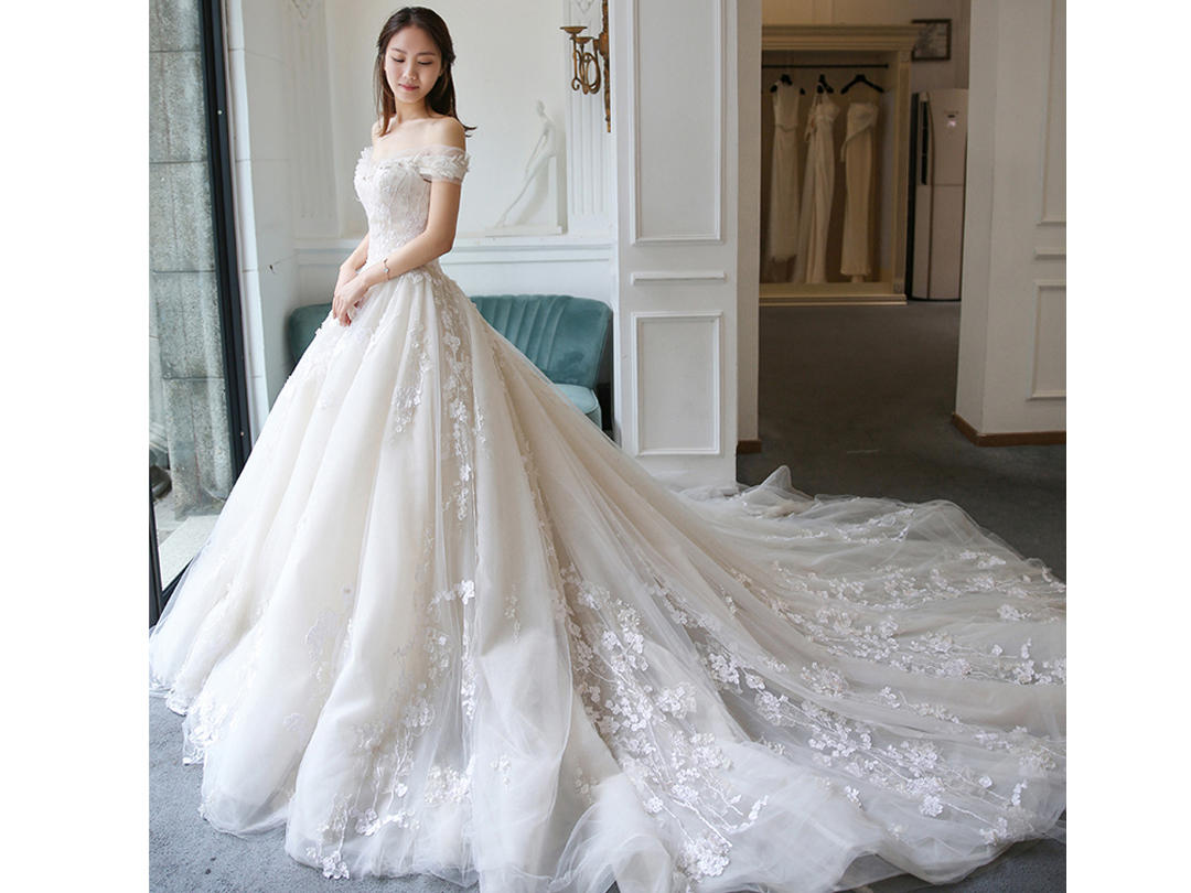 【阿兰婚纱馆】一字肩法式轻婚纱礼服含跟妆师