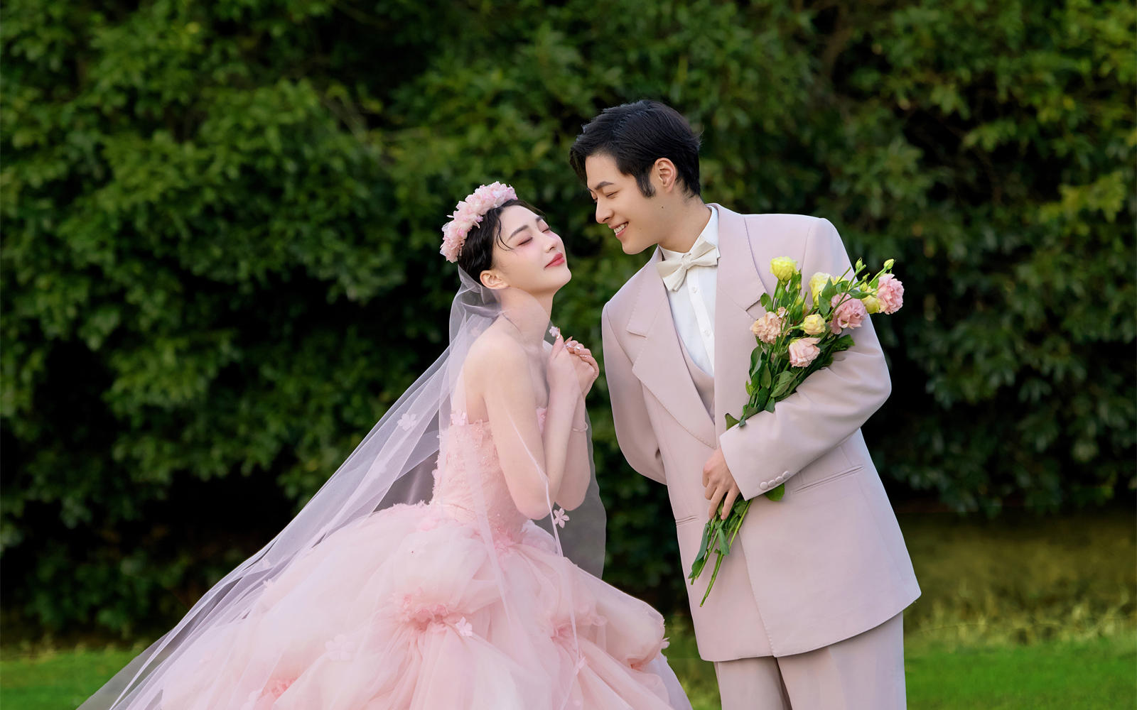 粉紗/森系草坪婚紗照