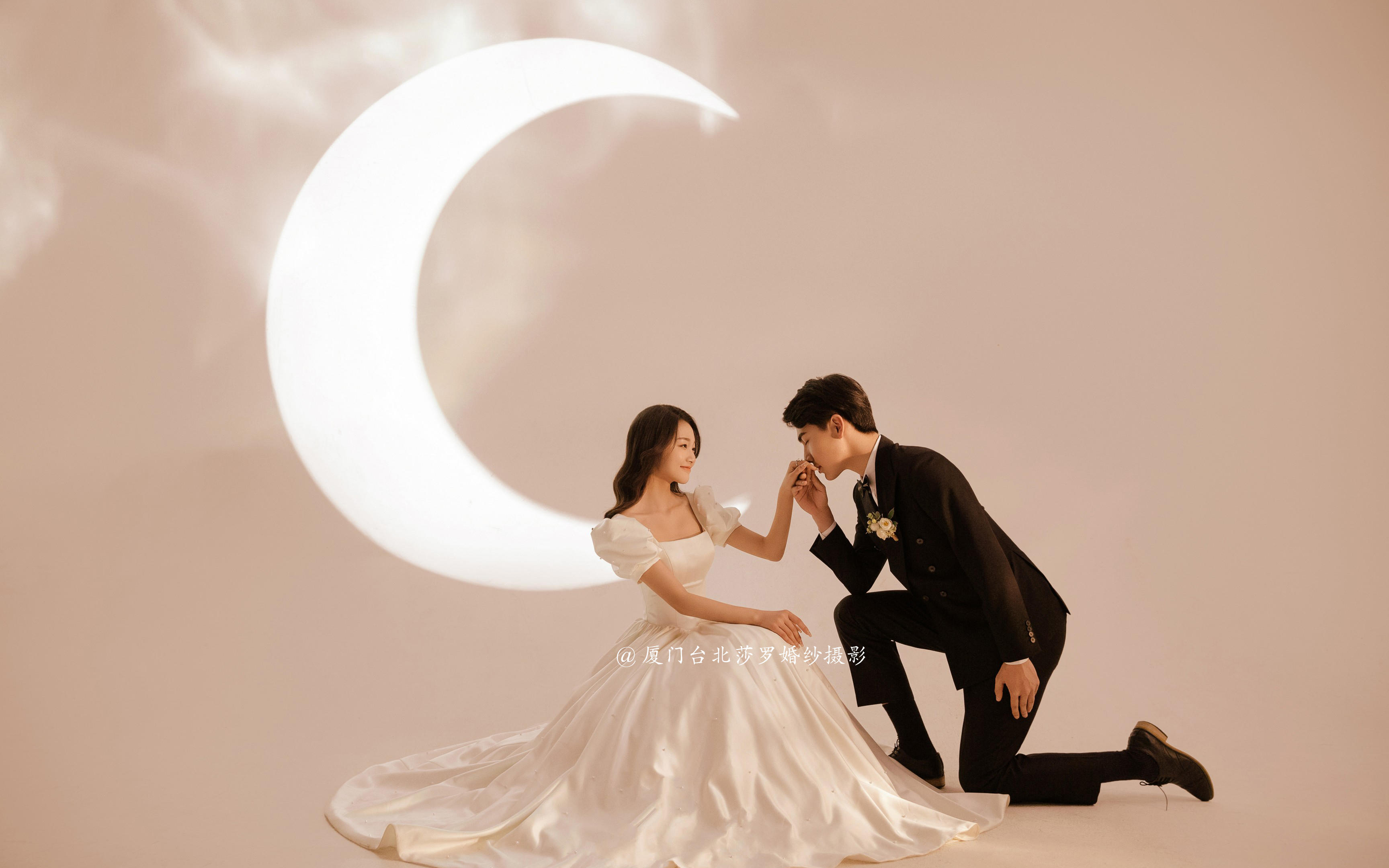 私藏的月亮光影婚纱照✨高级又浪漫