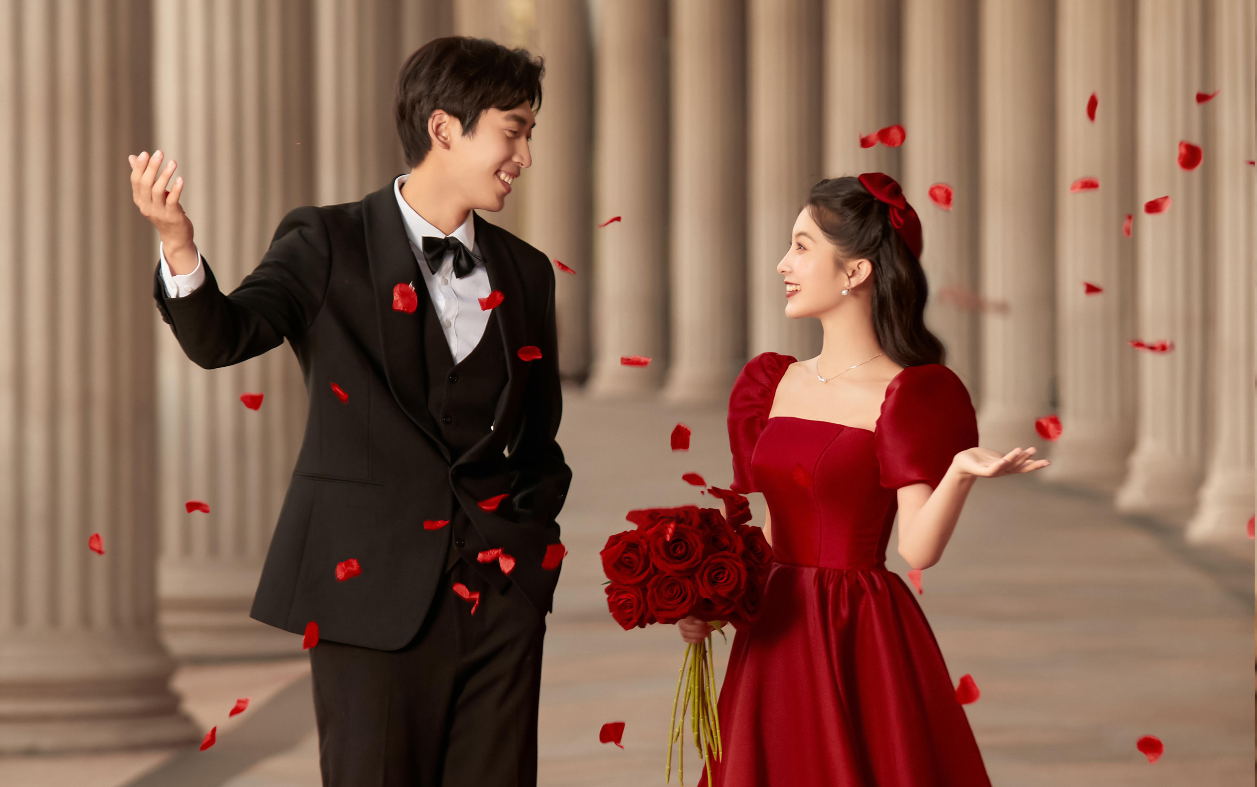 【在逃公主婚照】熱烈撞色定格直白又熾熱的愛意瞬間