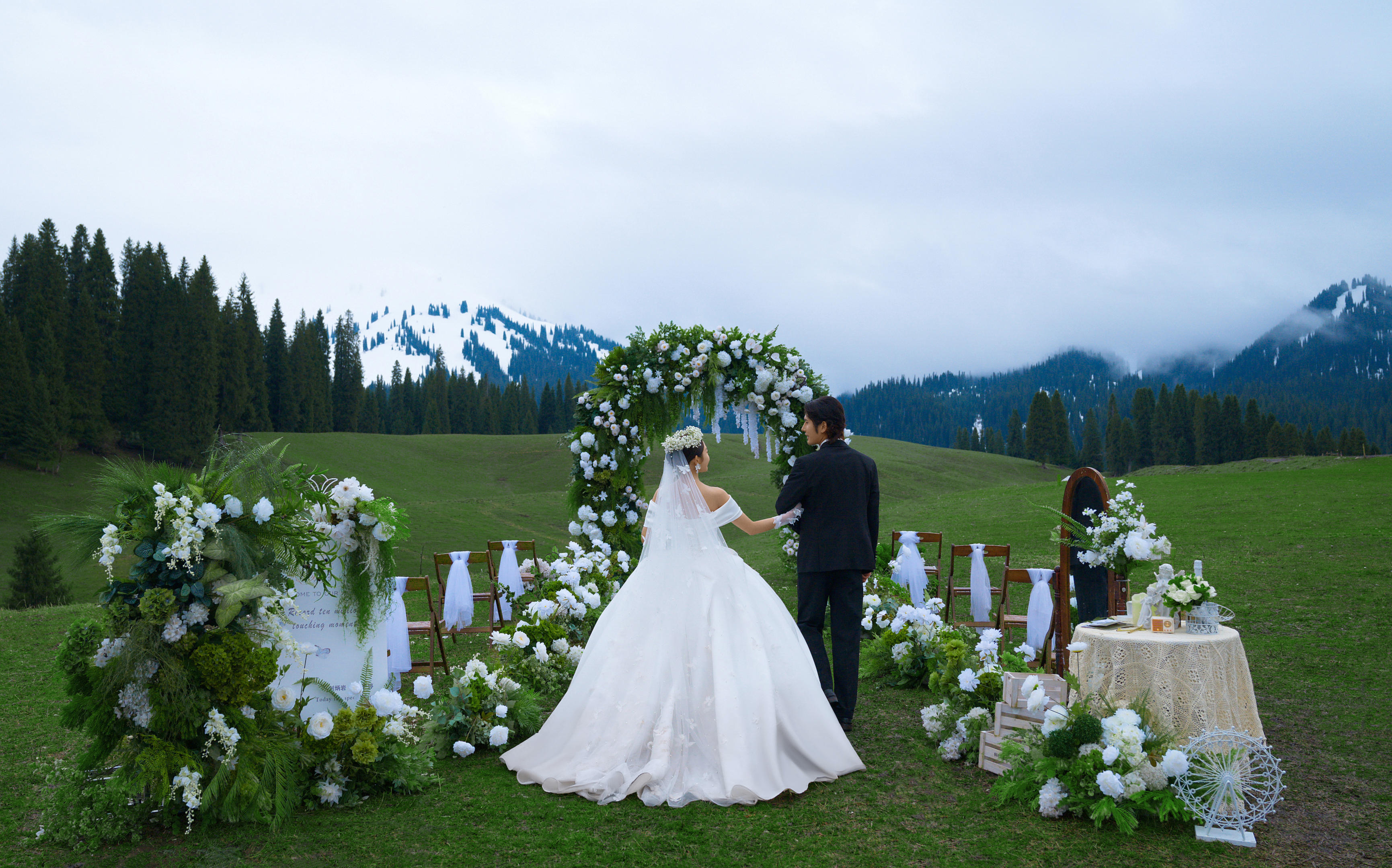 新疆目的地婚礼-仪式感-旅行婚礼婚纱照