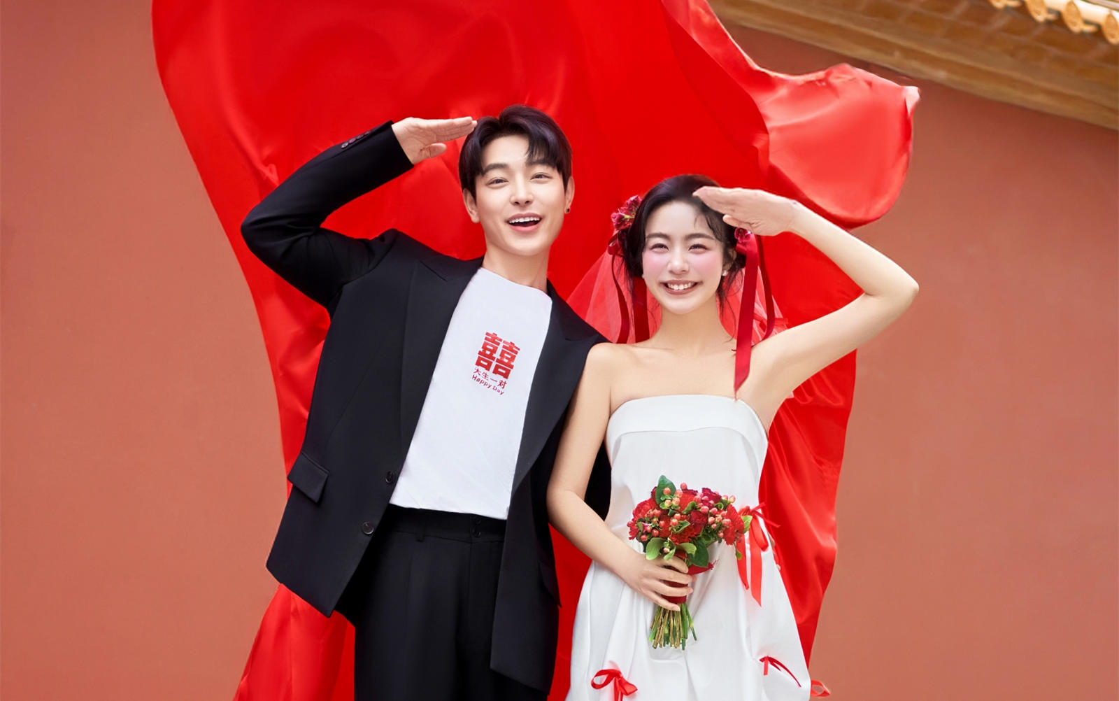 中國(guó)女孩專(zhuān)屬的紅墻喜嫁婚紗照｜生命力拉滿(mǎn)?