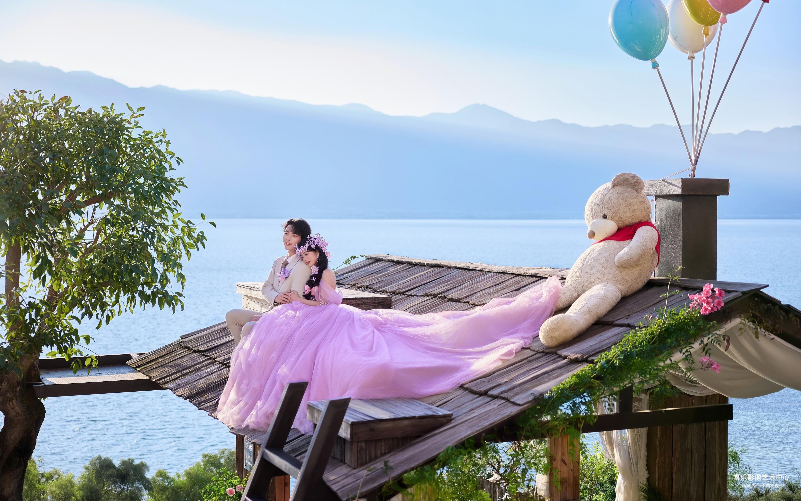 花房木屋秋千 藏不住看你的眼神 滿滿愛意