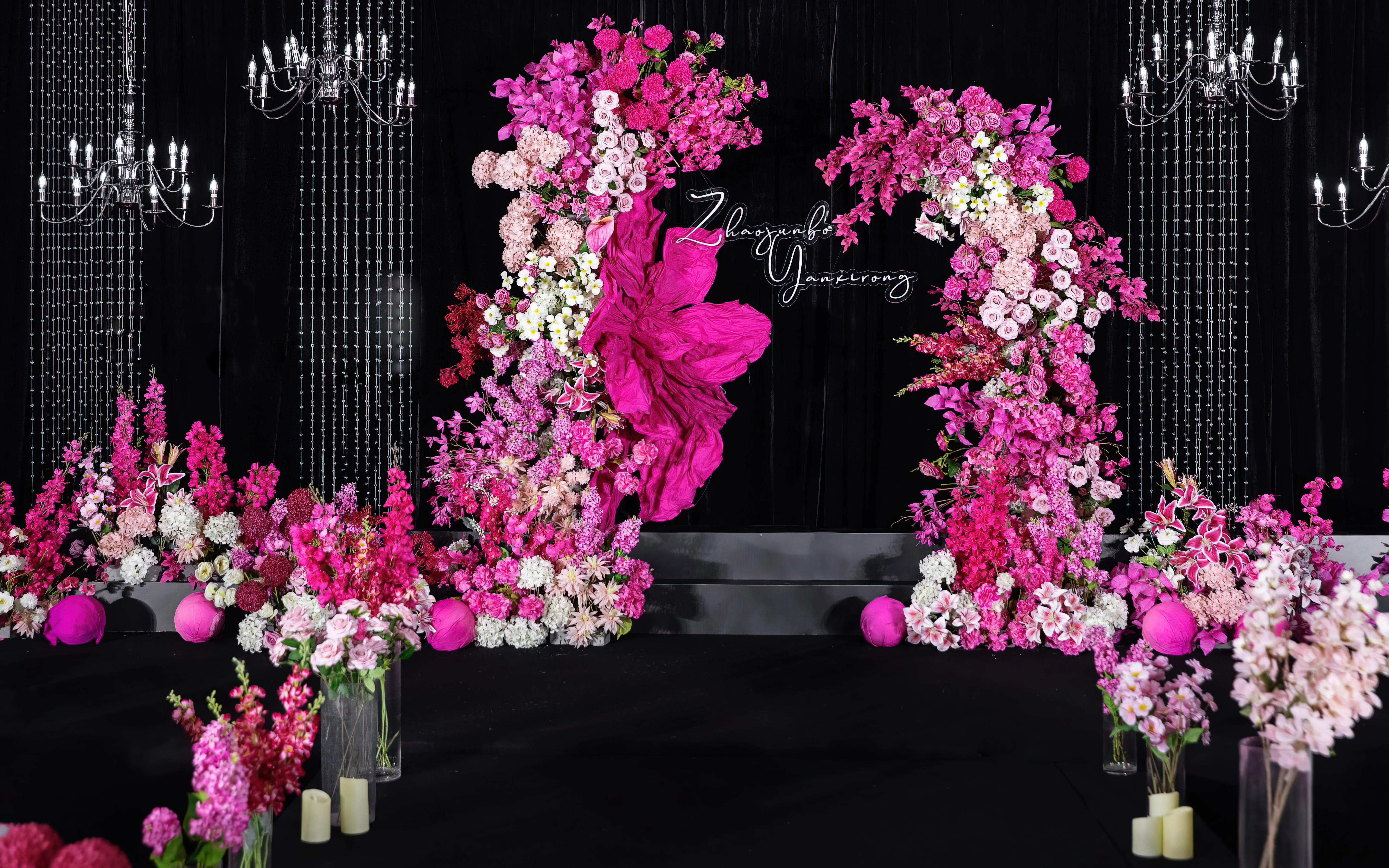 多巴胺色调点亮玫瑰红婚礼现场