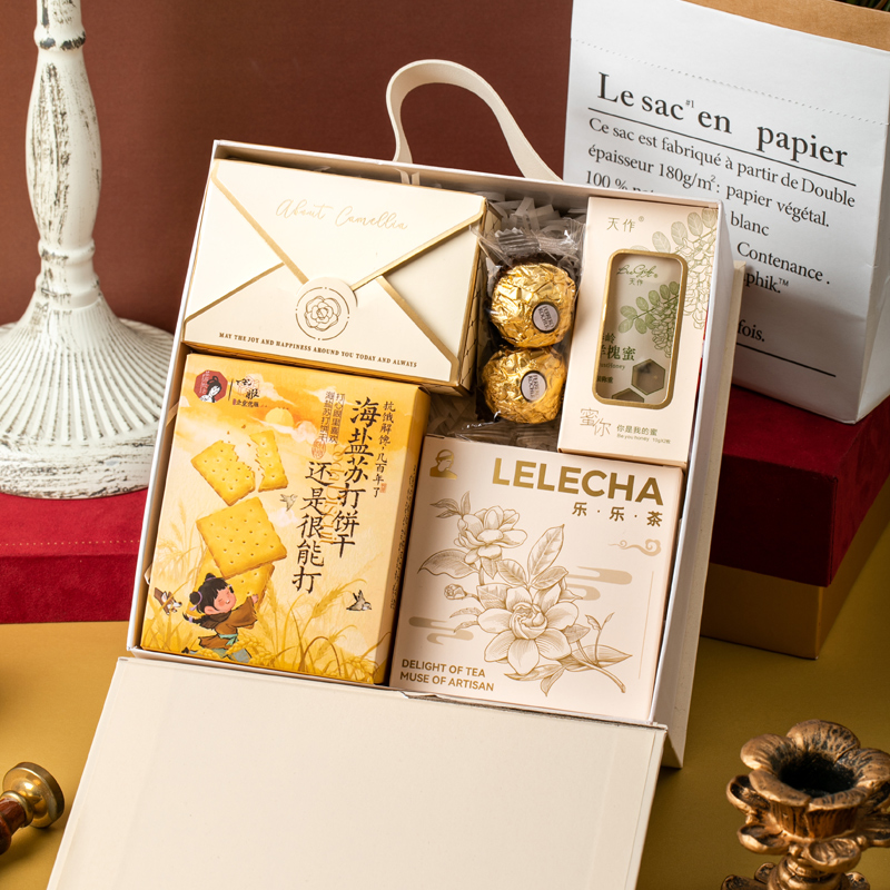 星河浪漫镂空轻奢风伴手礼