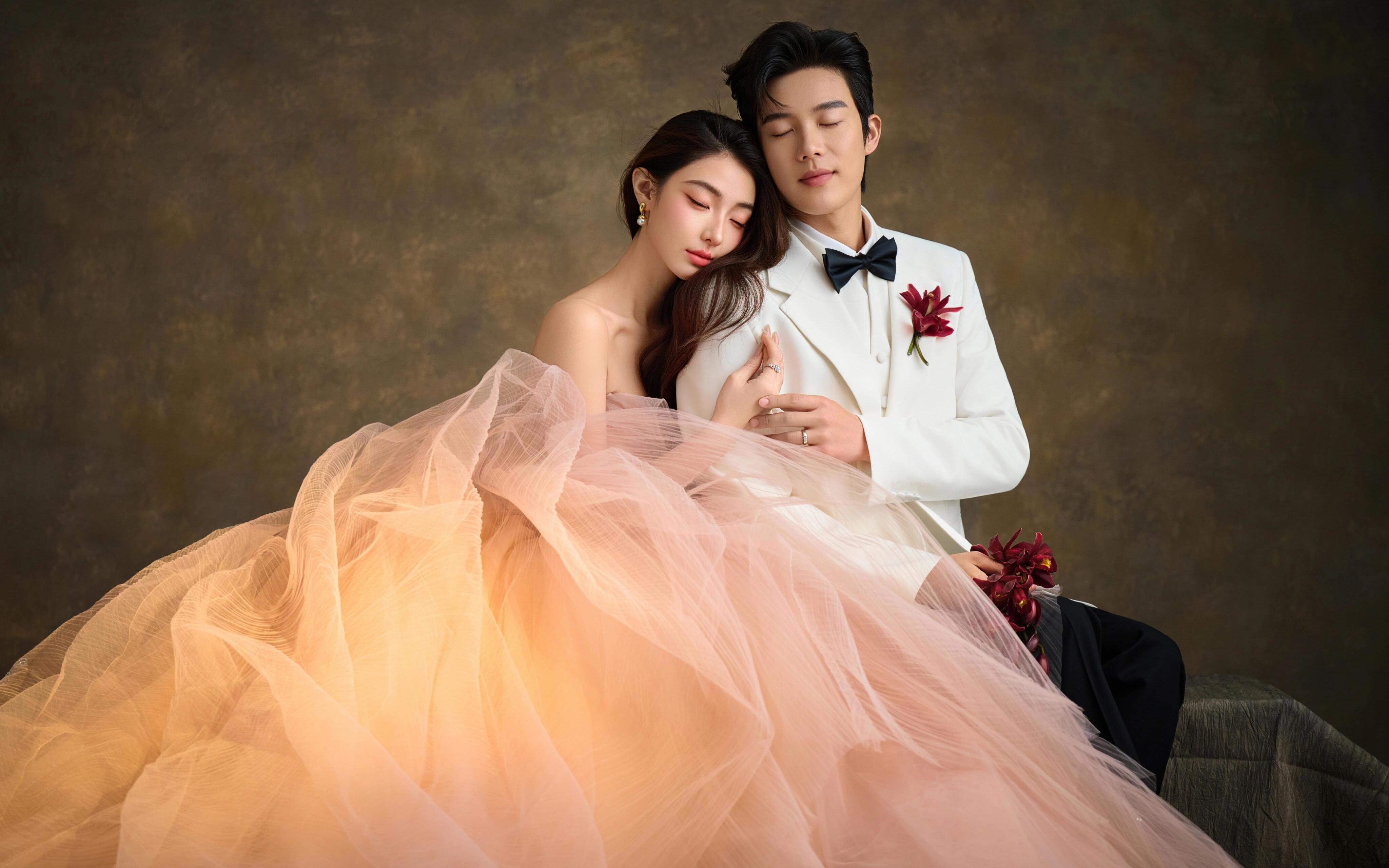 梦幻粉色调的婚纱没有哪个女孩能拒绝吧!