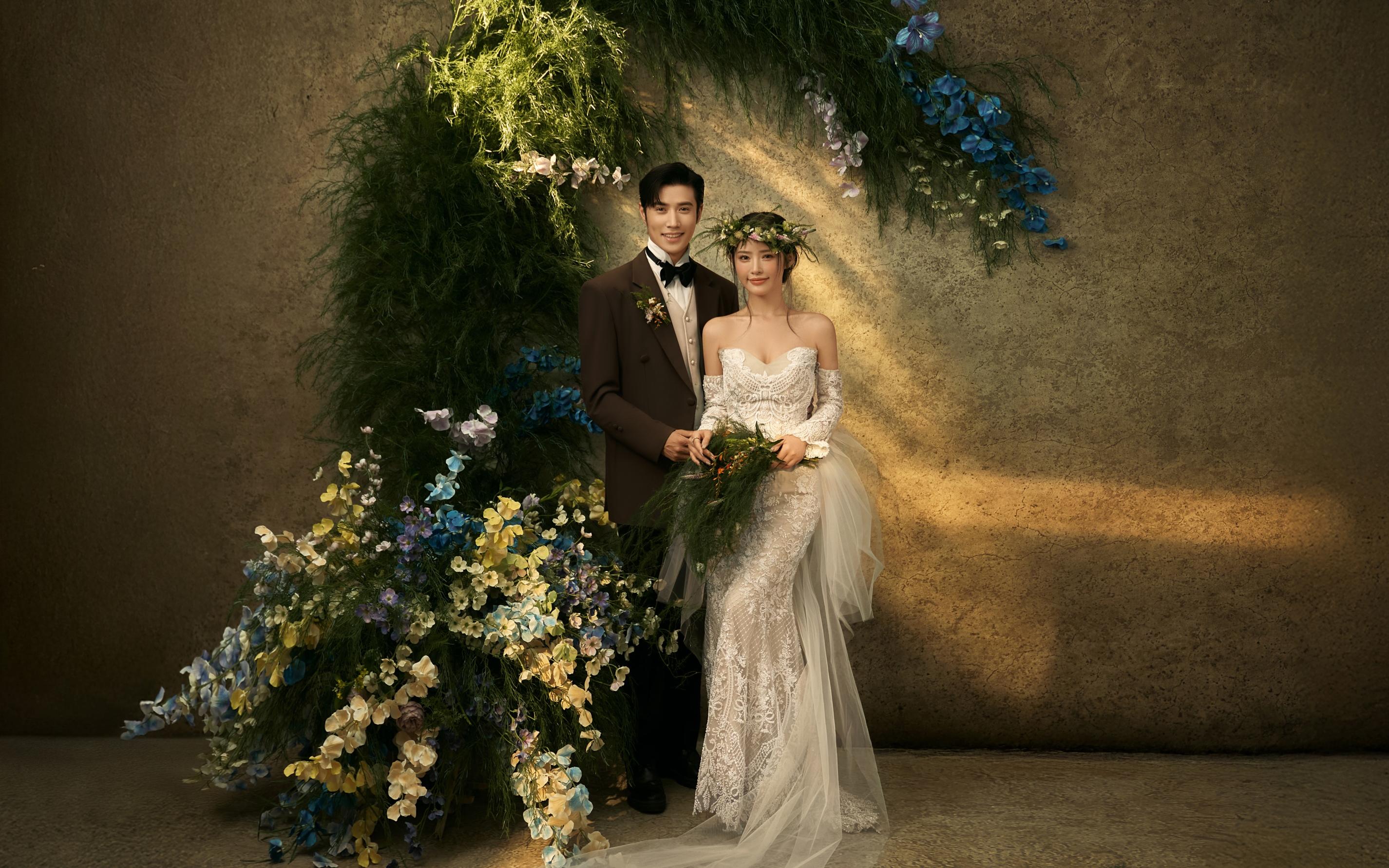 被问爆的森系复古油画婚纱照