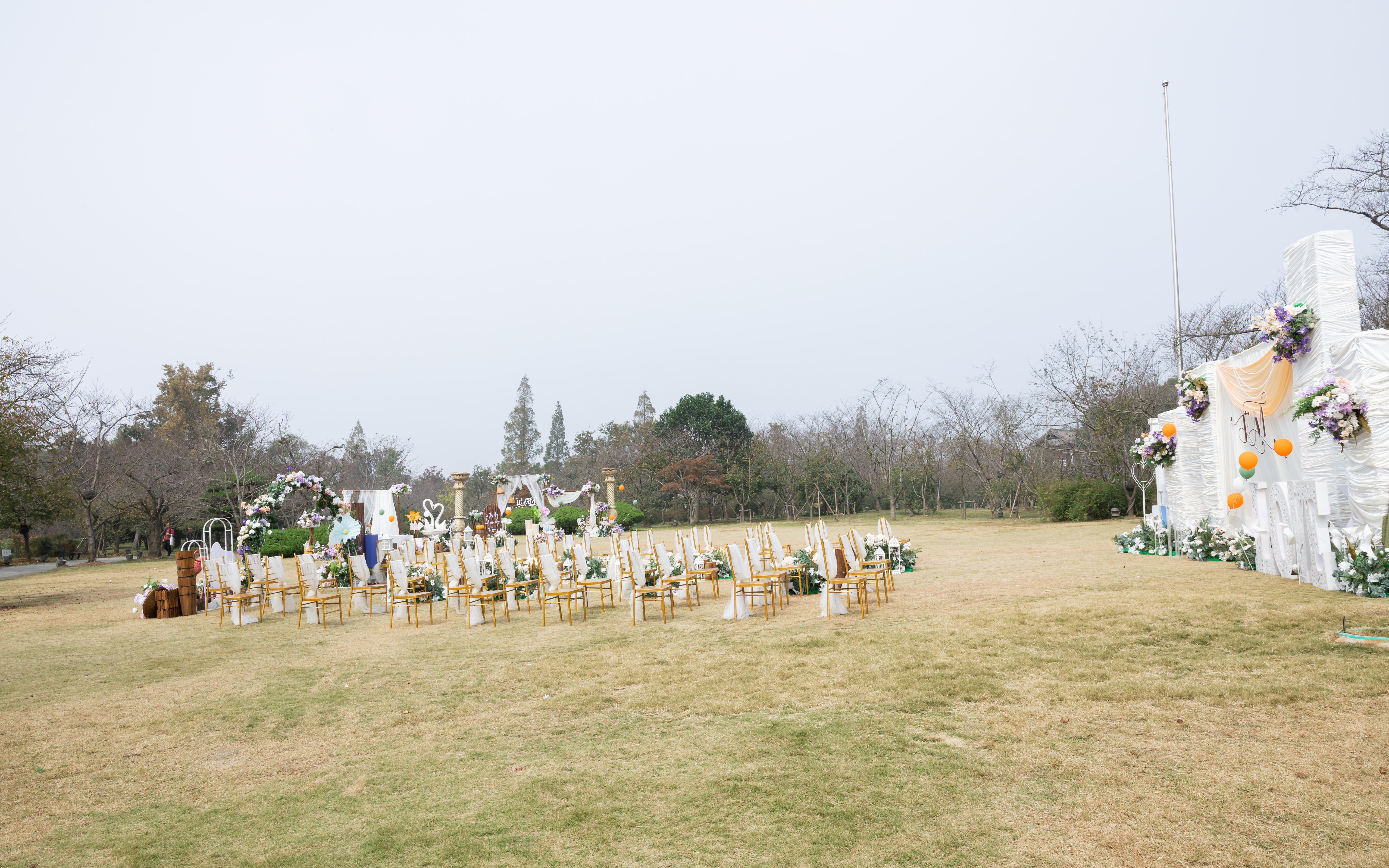 蓝天白云下，幸福满溢