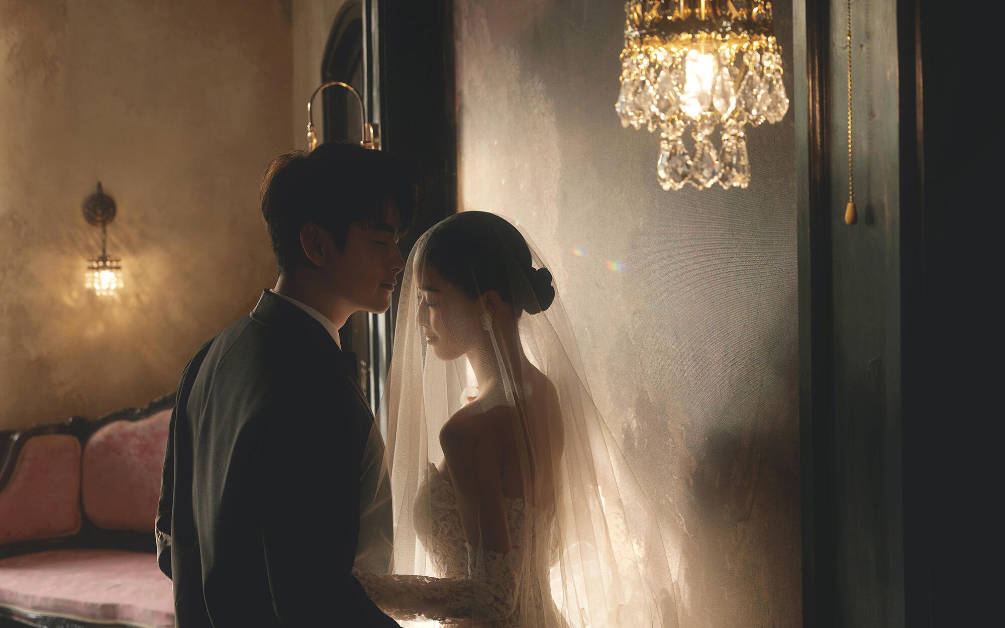 在城堡里，邂逅一场浪漫的法式婚纱梦