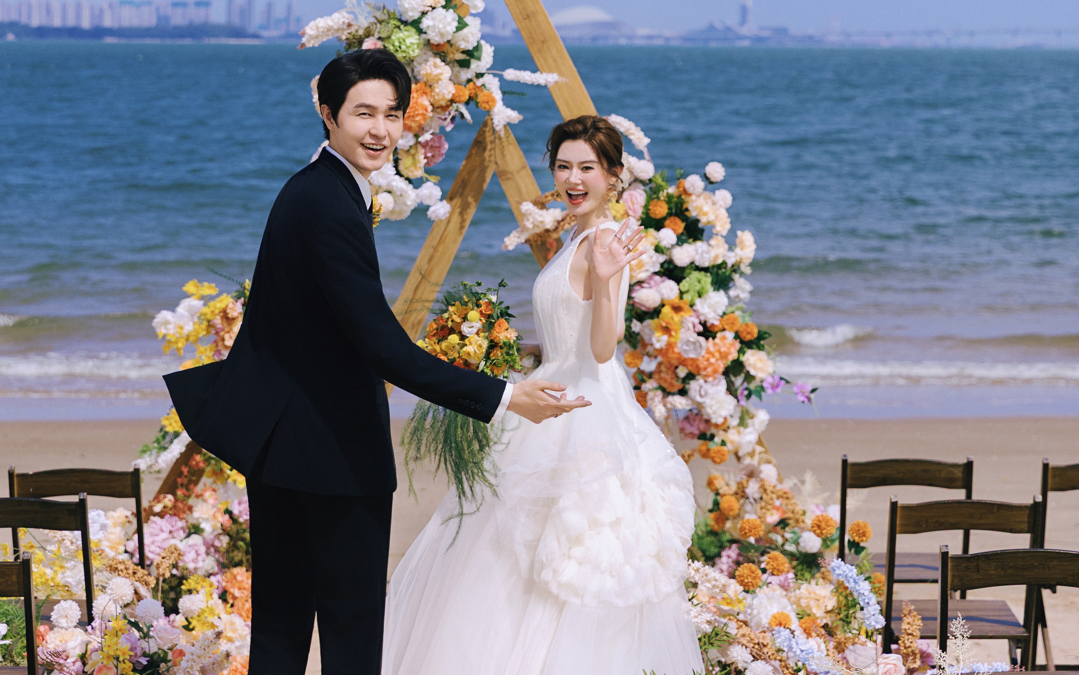 把梦中的海边婚礼拍成婚纱照！真的太戳心了