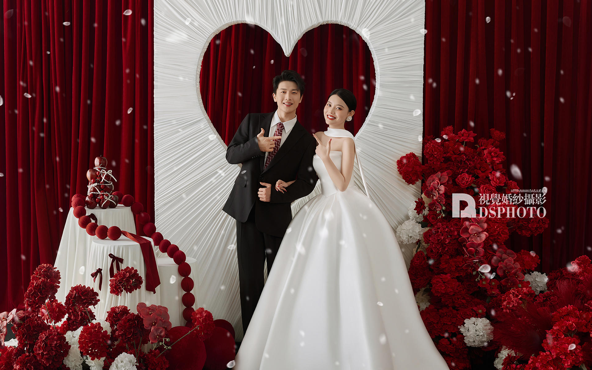 紅絲絨心動?? 婚紗照里的“戀愛劇場”開演啦～