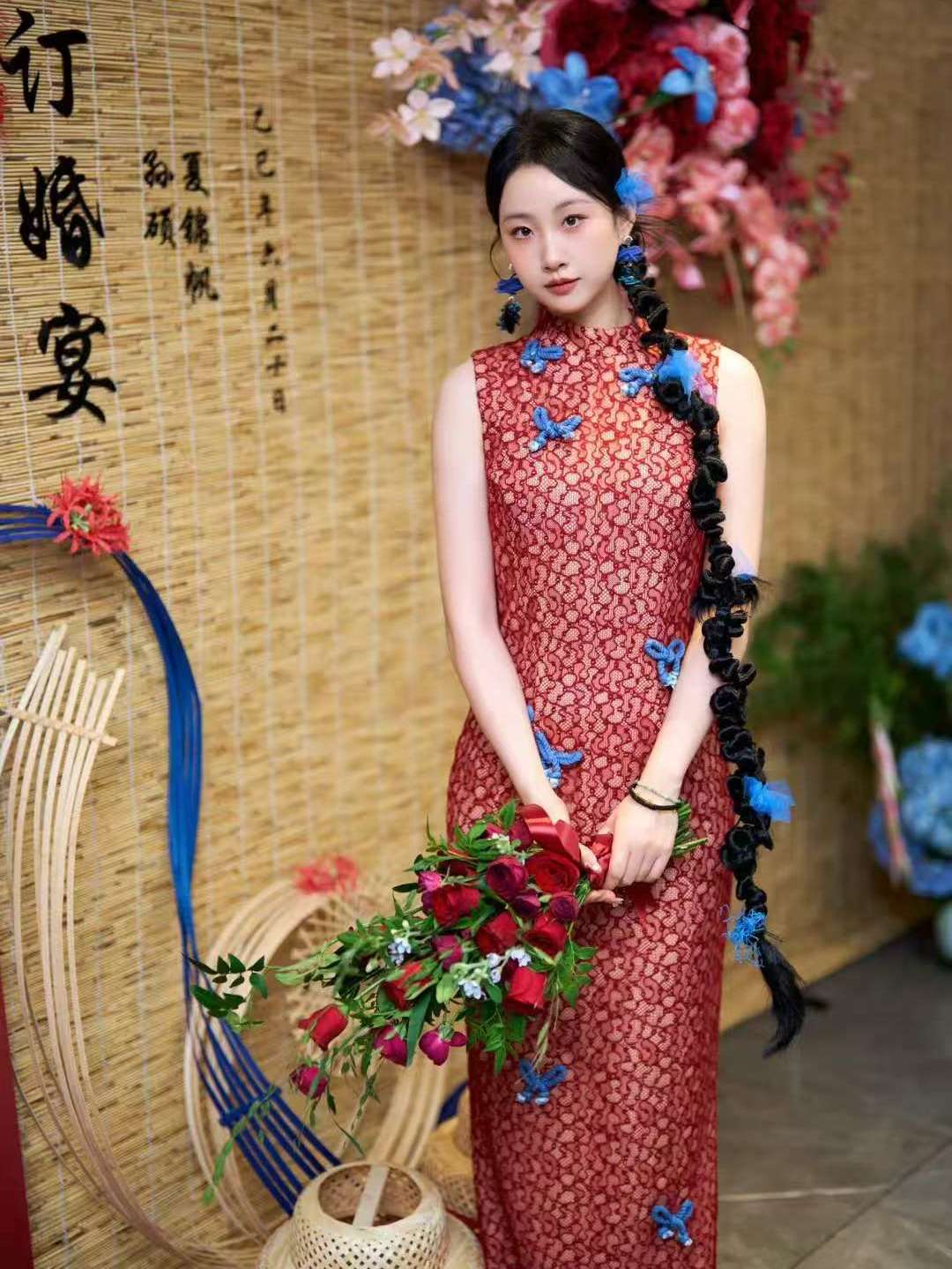 【白芷婚纱】红蓝撞色订婚造型