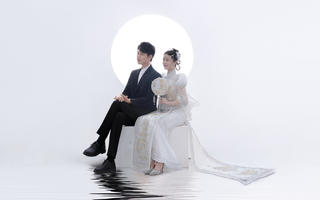 《白月光》中式秀禾婚纱照