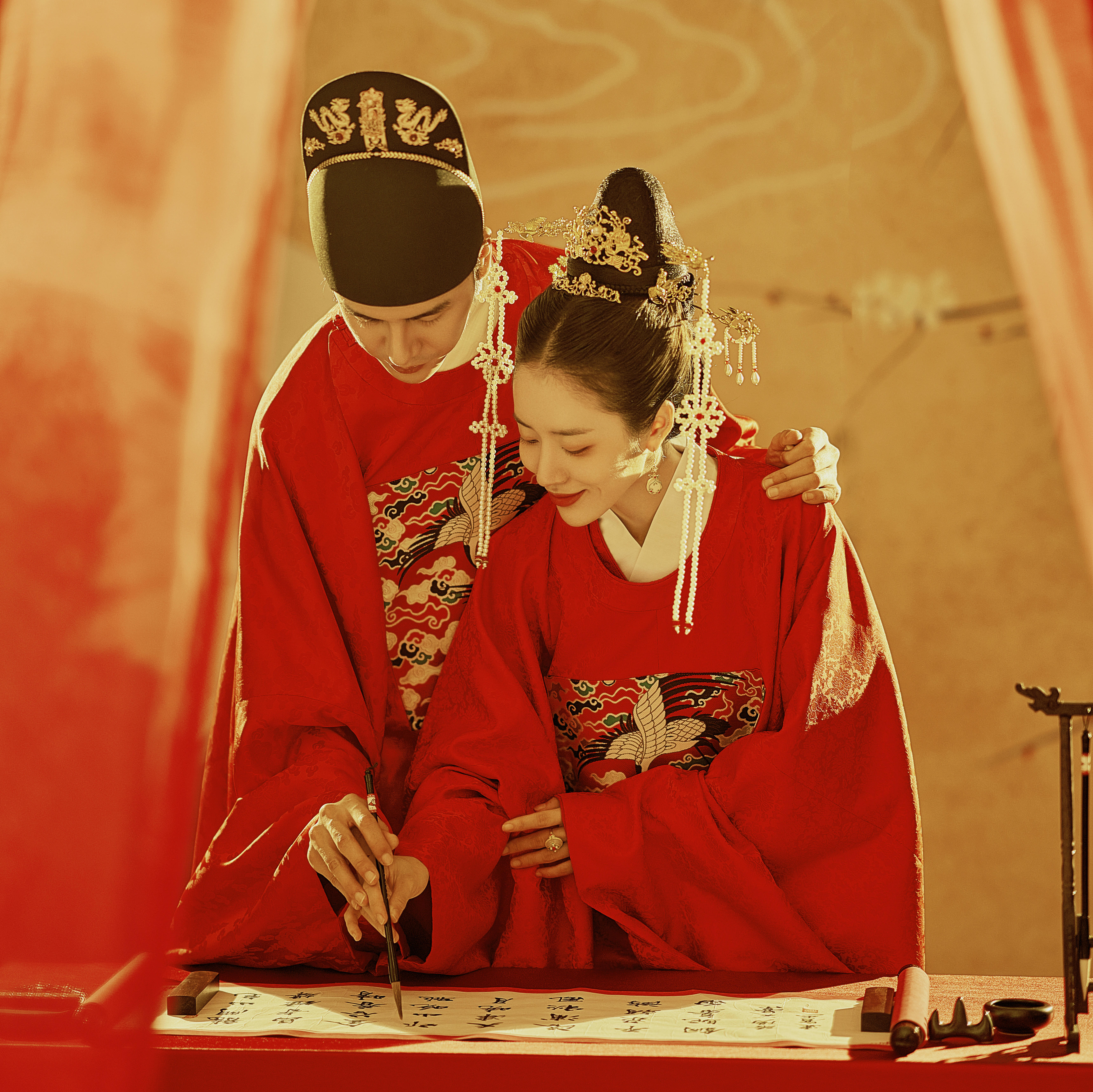 一眼宠溺的汉服婚纱照 太上头了