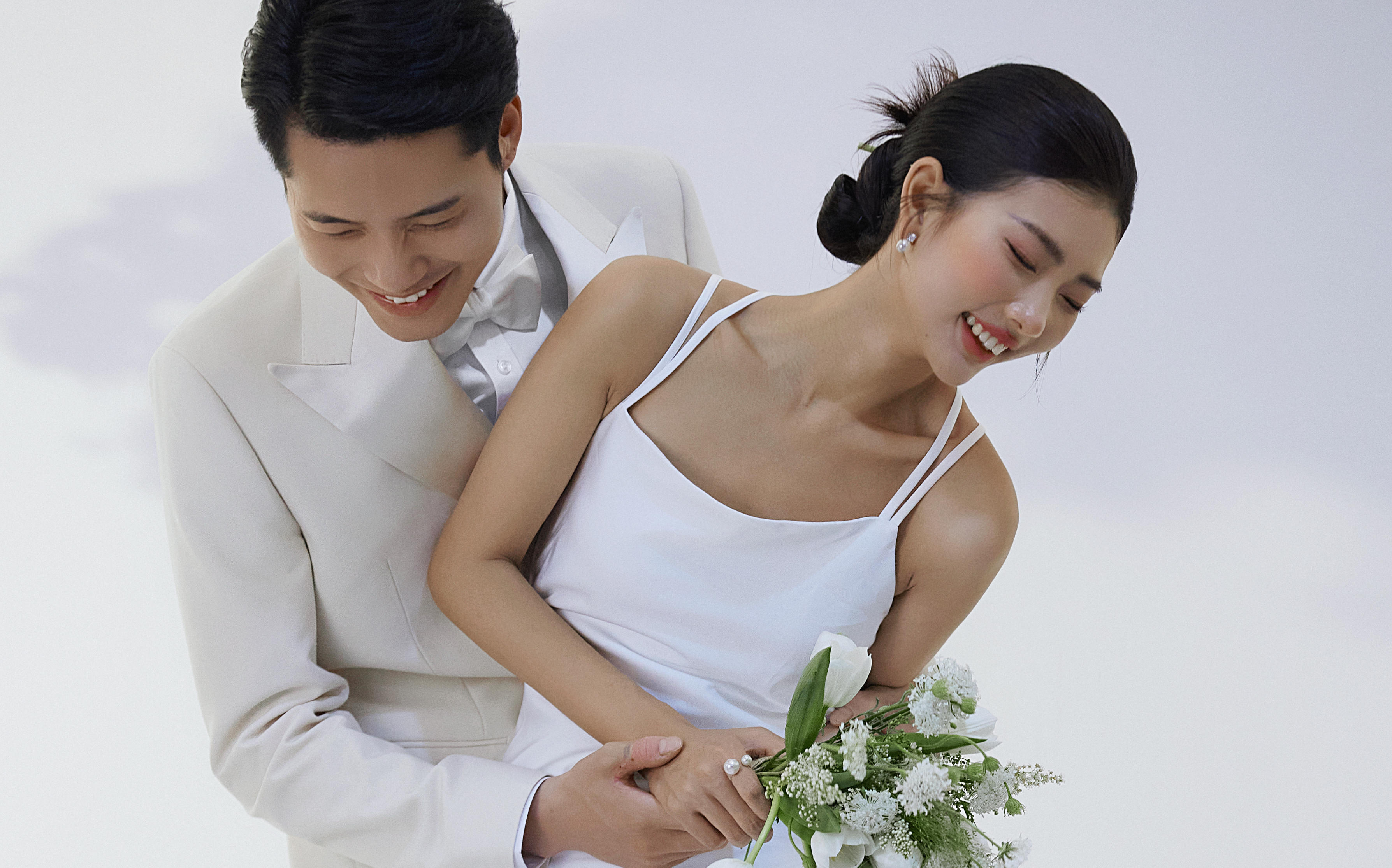 一眼心动的韩式极简婚纱照，简单高级