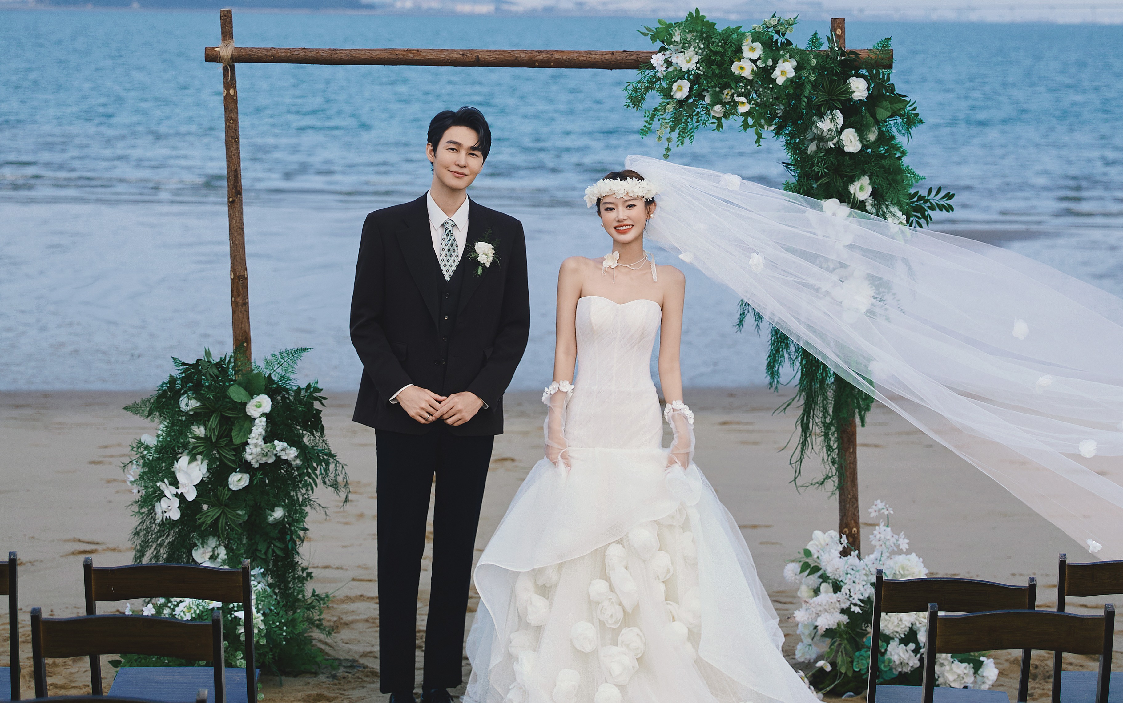 终于拍到我的梦中婚礼！海边婚纱照美超纲了