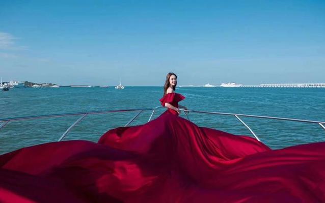 青岛豪华游艇-大红裙摆