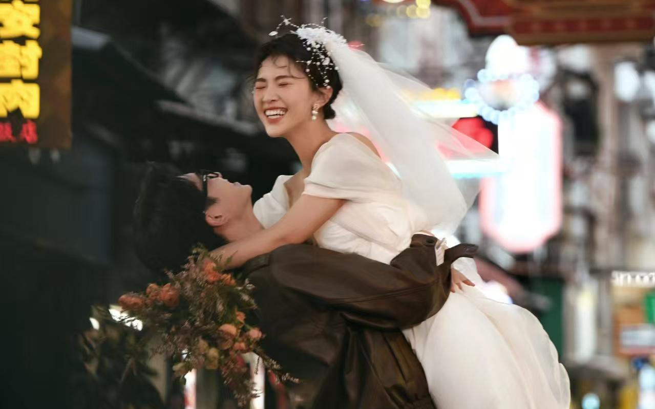 拍的复古胶片🎞️婚纱照根本挪不开眼~