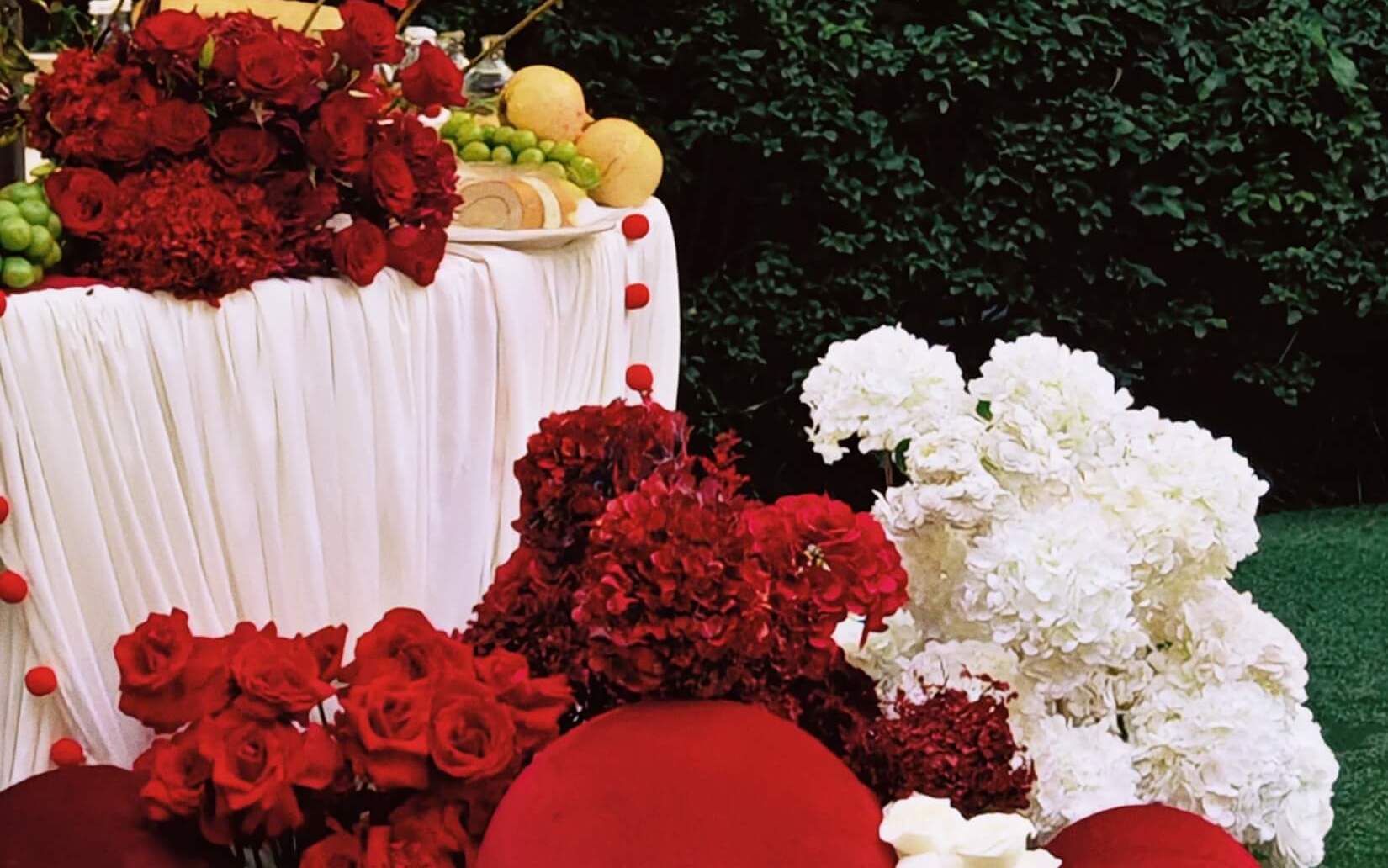 戶外紅白色系布?；槎Y