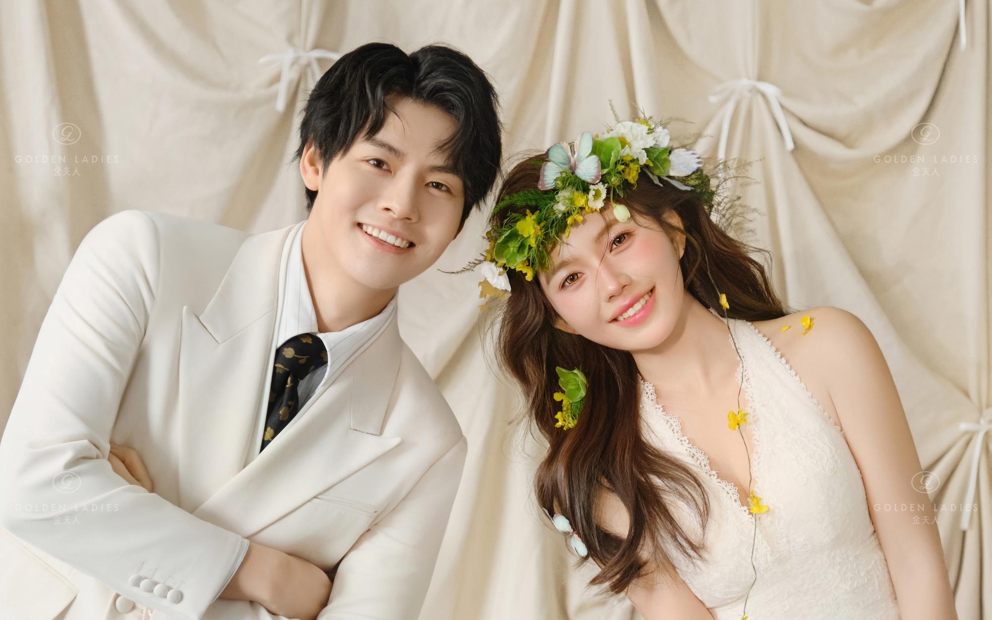 ?仙氣爆棚！室內(nèi)花環(huán)頭飾婚紗照也太絕了吧！??