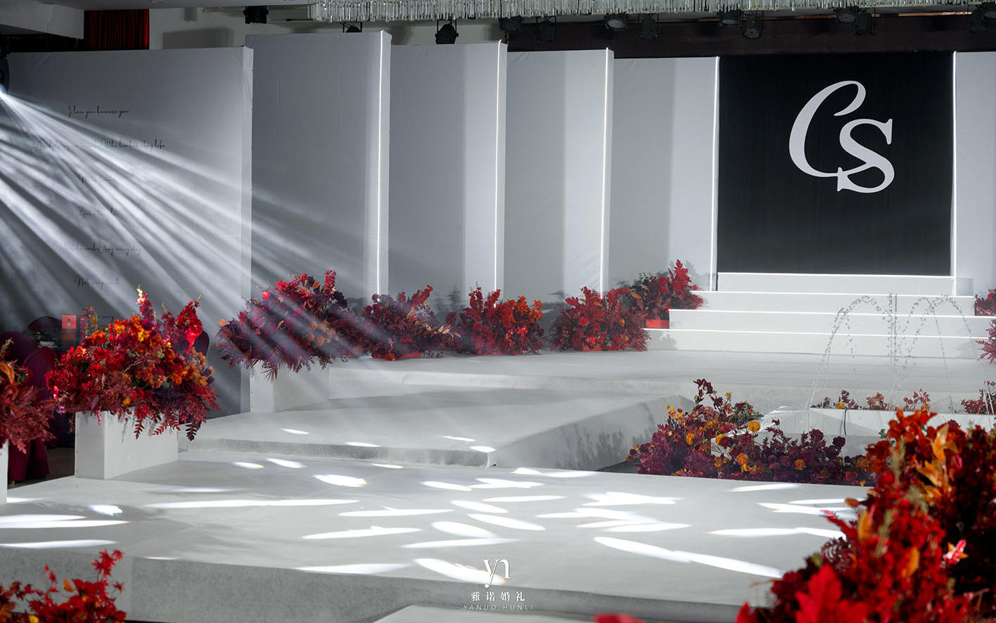酒店秀场风婚礼布置