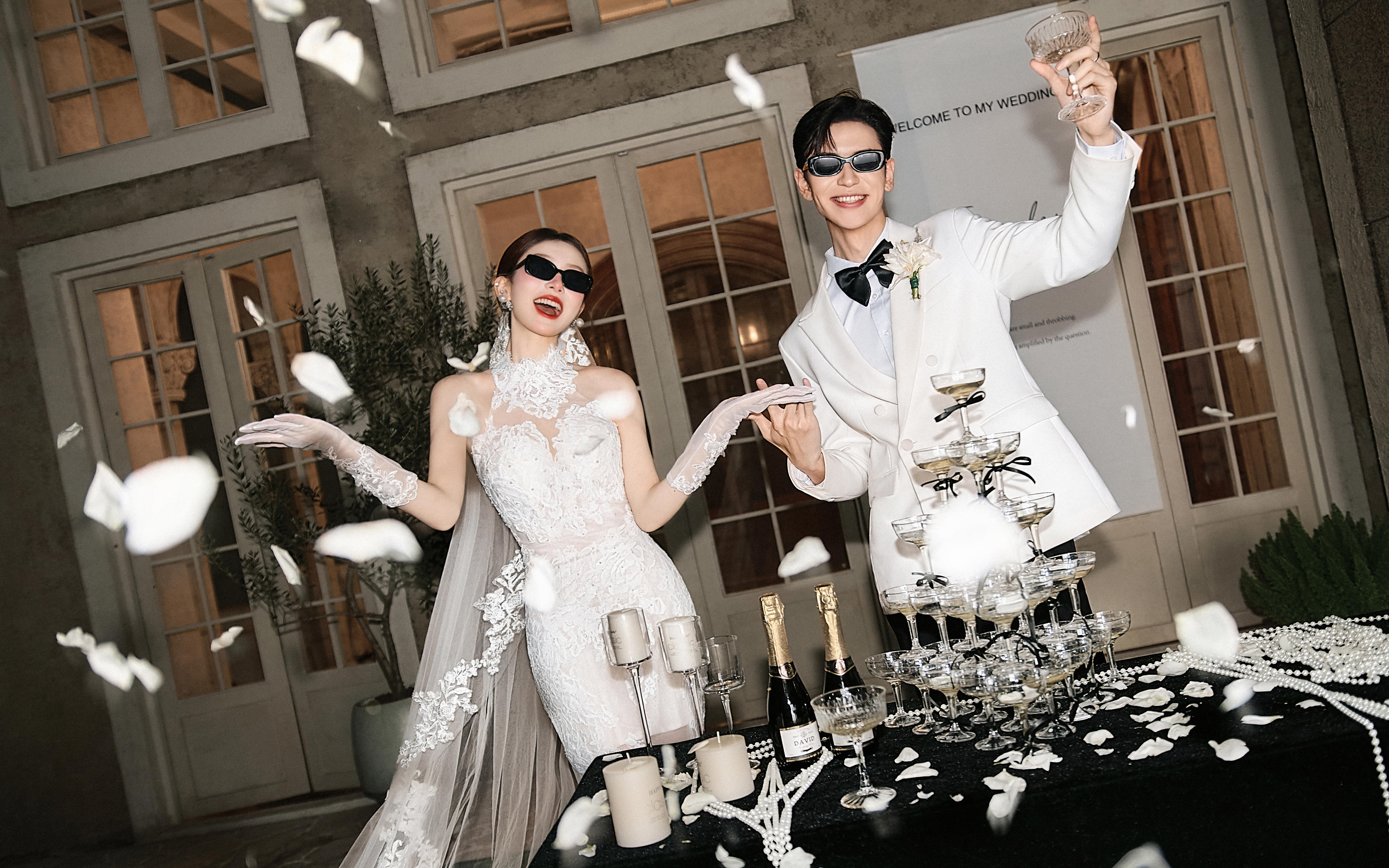 雙A夫婦 老錢(qián)風(fēng)婚紗照也太權(quán)威了吧??