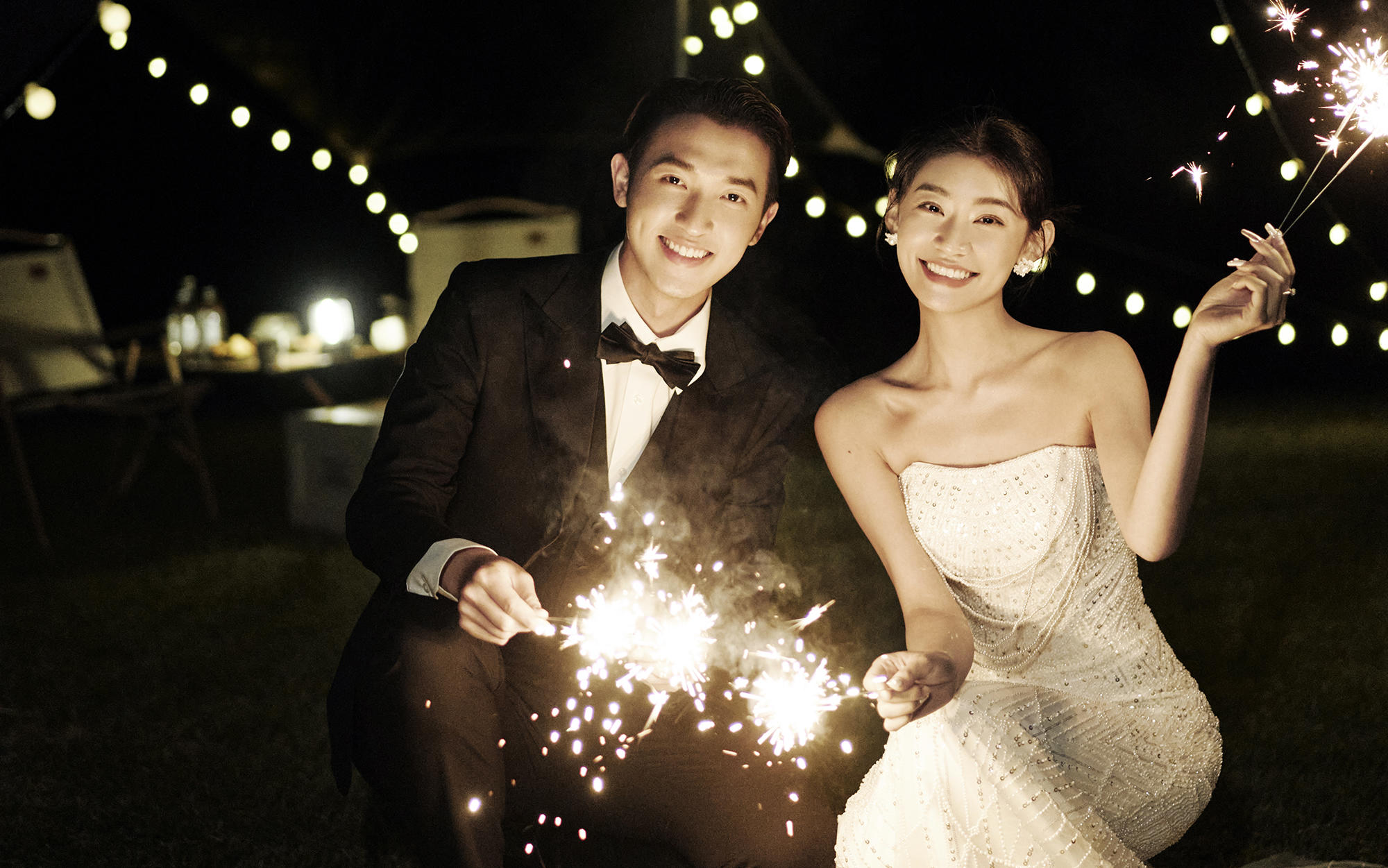 远离城市喧嚣 | 自带氛围感的夜景烟花婚纱照