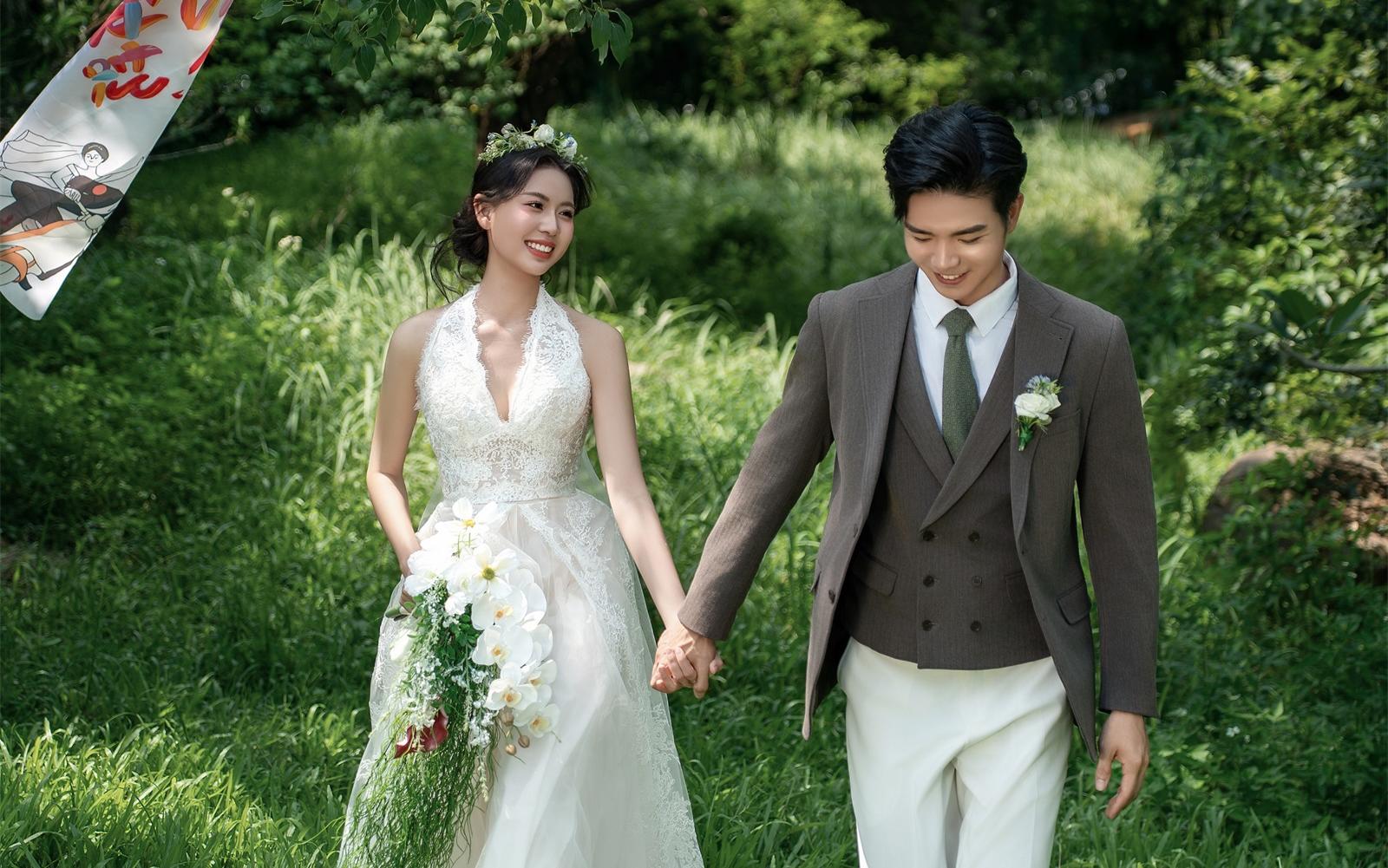 【仲夏七分甜】氧氣感爆棚的森系花環(huán)婚紗照??