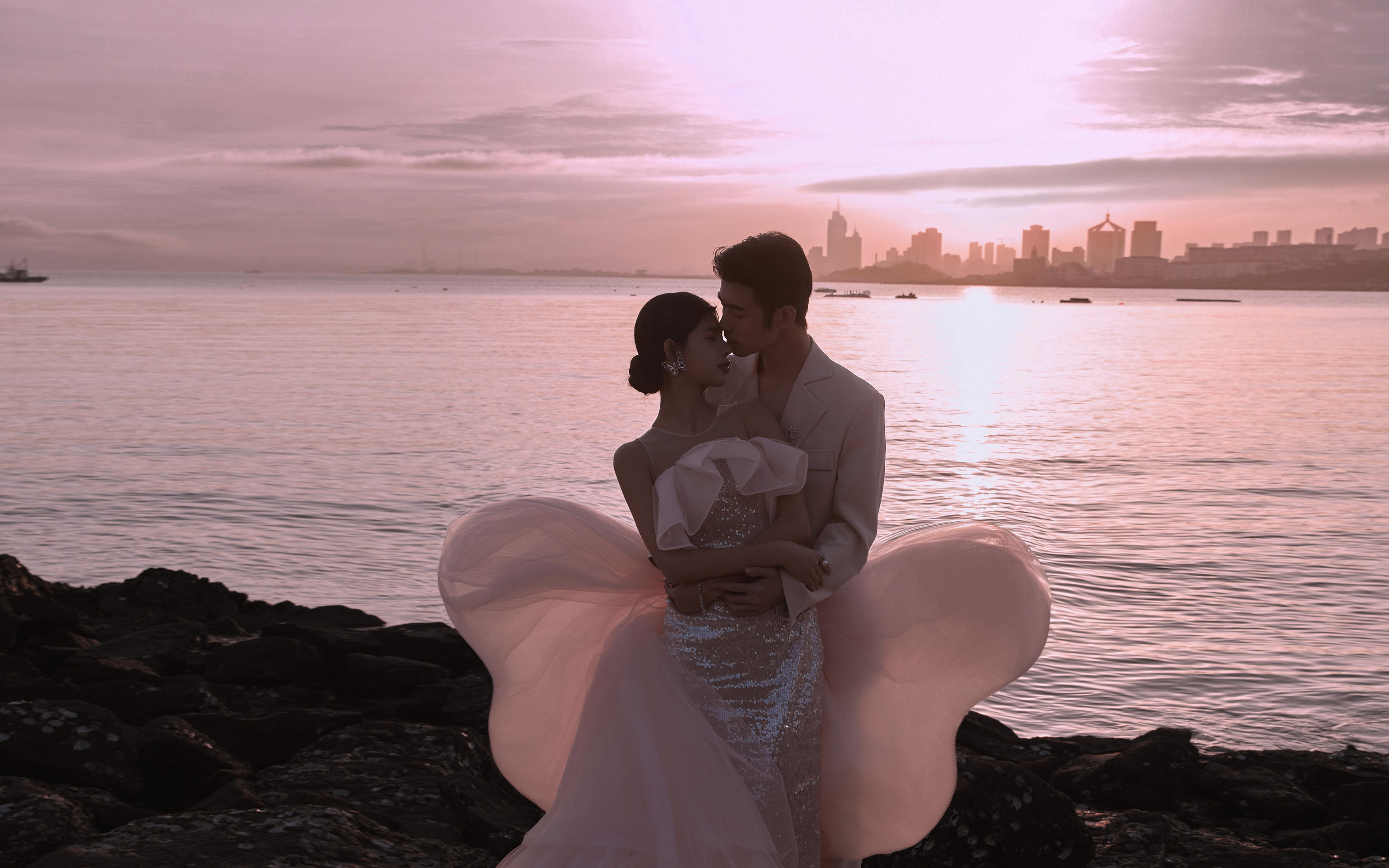 夕阳海边婚纱照，每一帧都浪漫