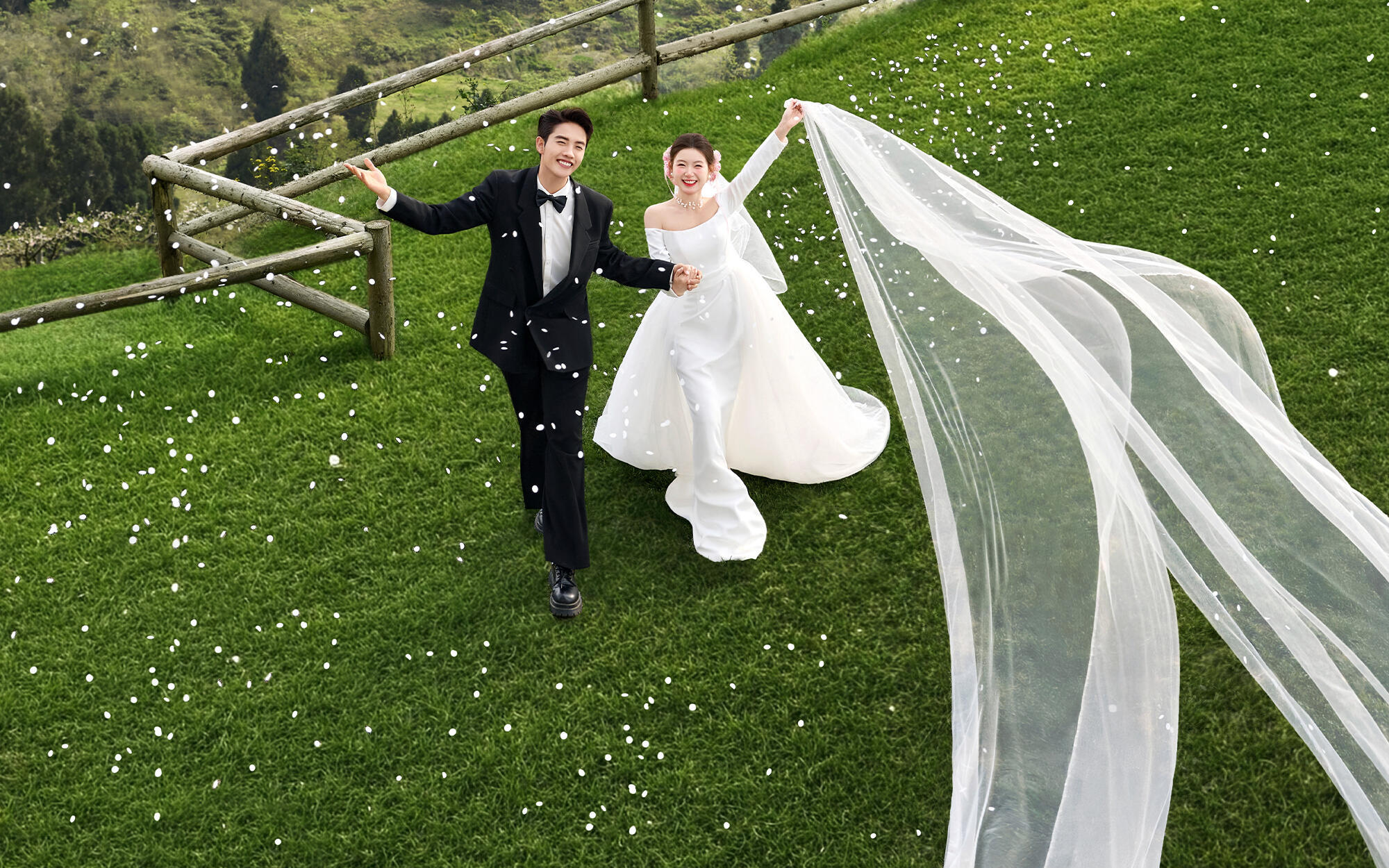 誰能拒絕這一刻的氛圍??云上的婚禮