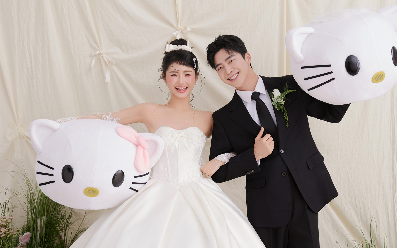 太甜啦！甜妹请拍韩式HelloKitty婚纱照