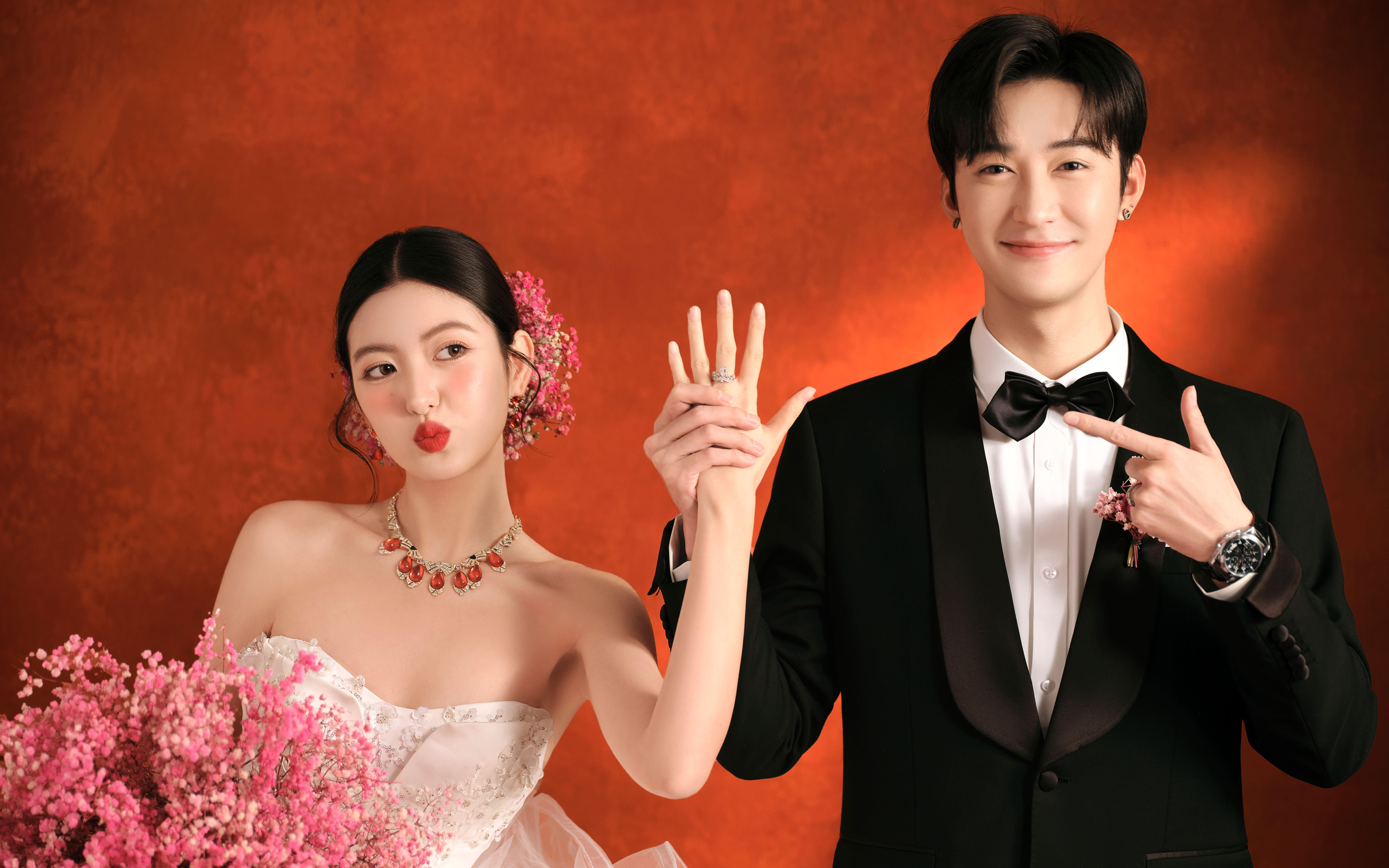 瘋狂尖叫，真的巨好看??復古光影紅底婚紗照