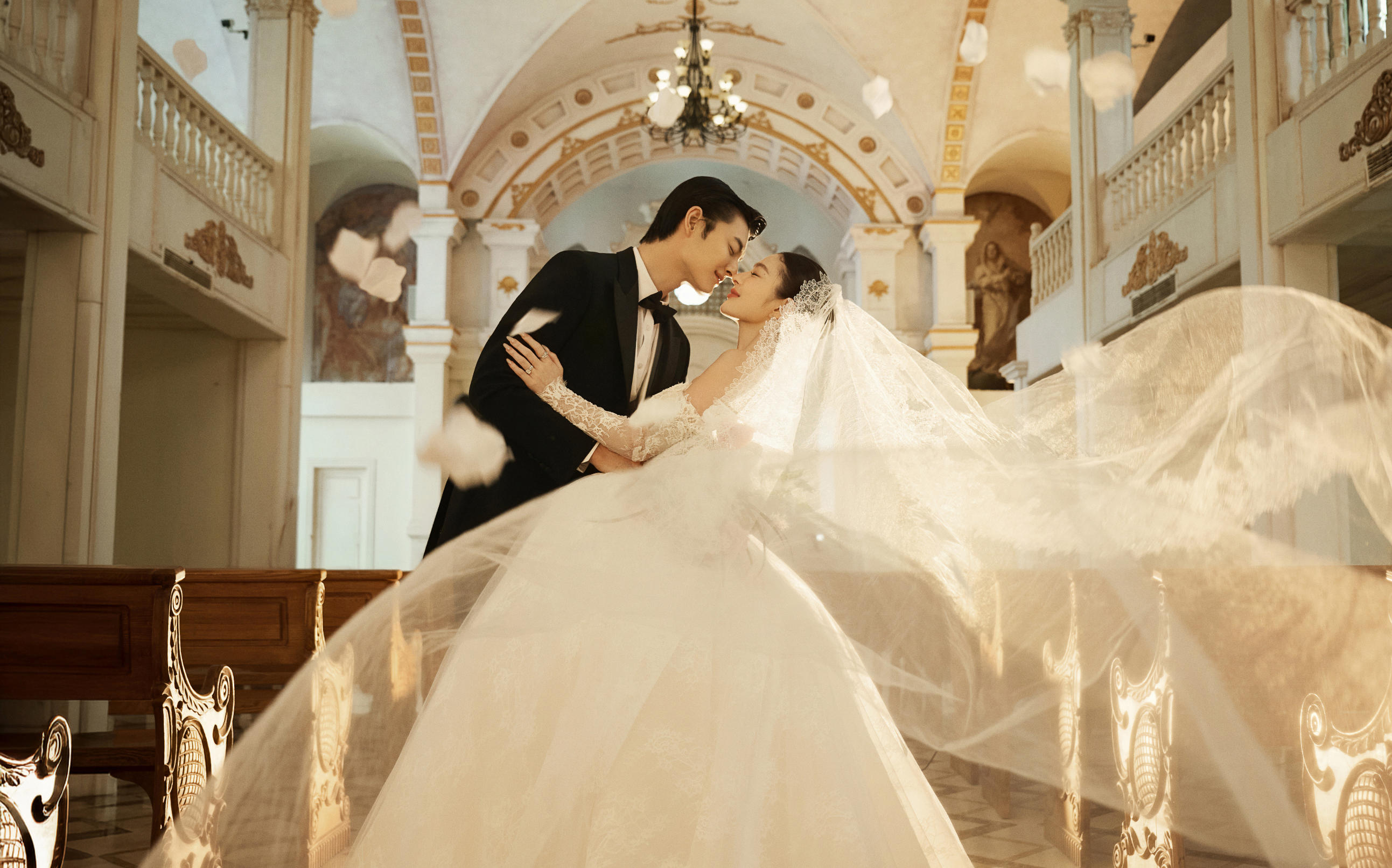 这也太出片了！复古教堂氛围感这块没输过⛪️