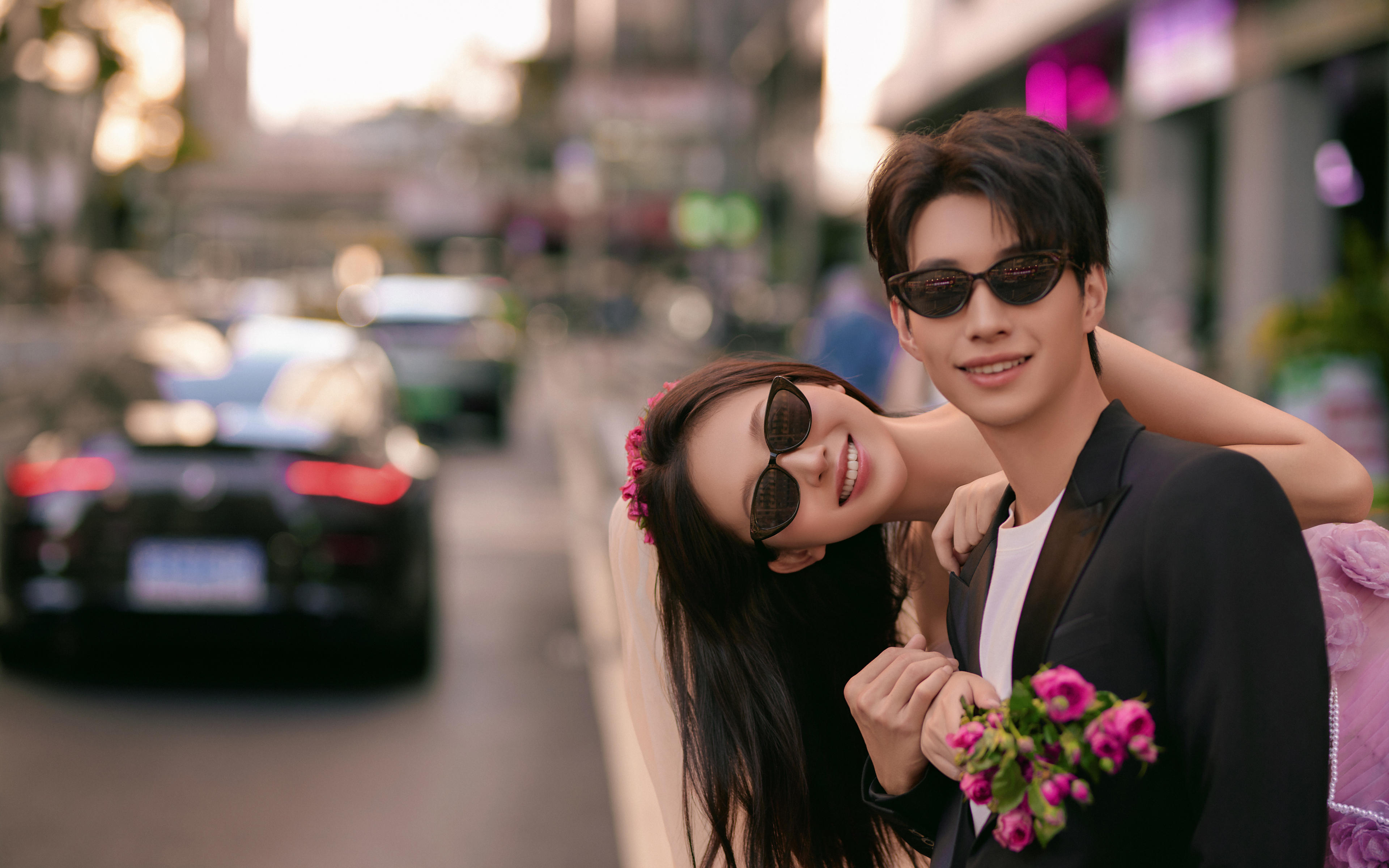 不用奔赴遠(yuǎn)方，身旁的街巷便是我們浪漫片場