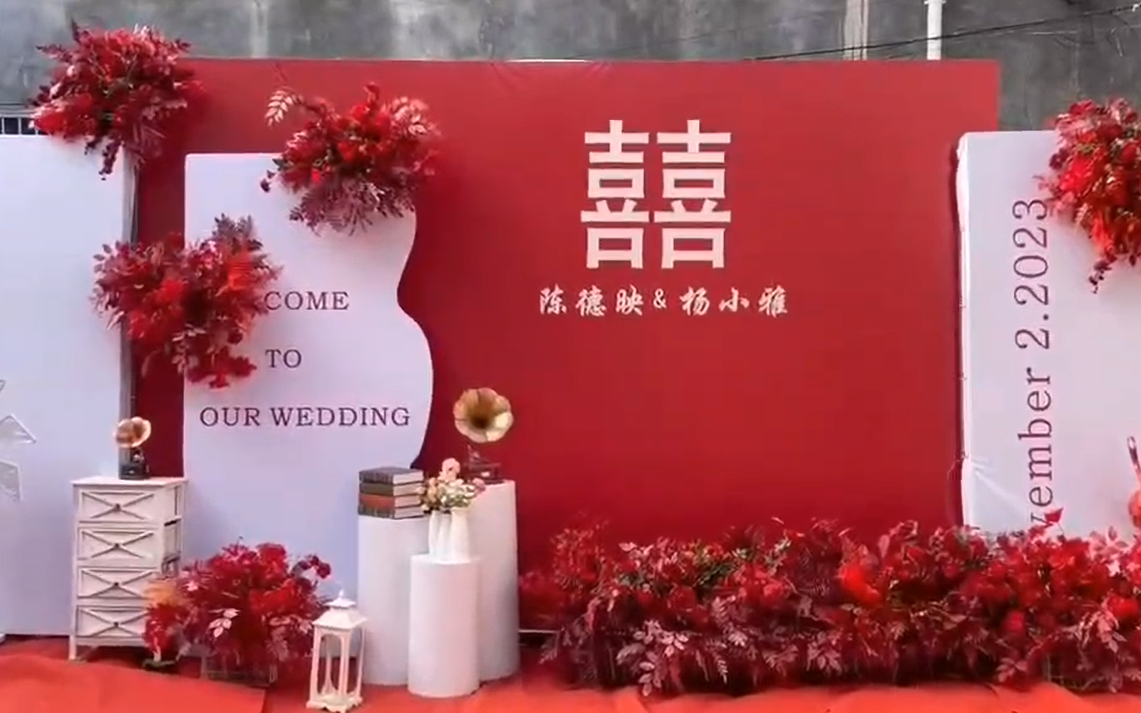 家門口布置紅色喜慶洋洋