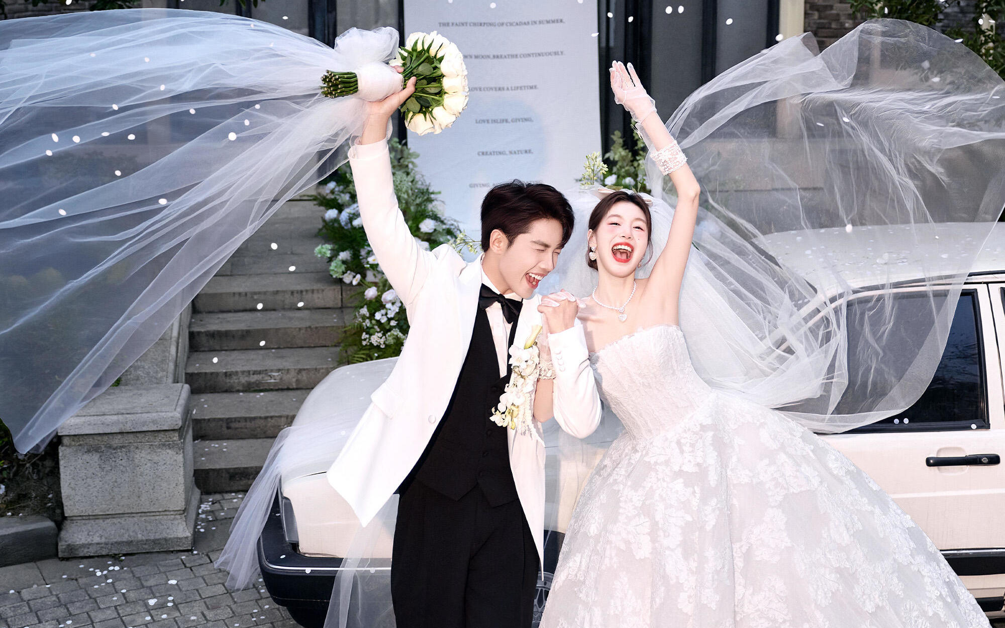 值得反复翻看100遍，教堂电影感太热烈了