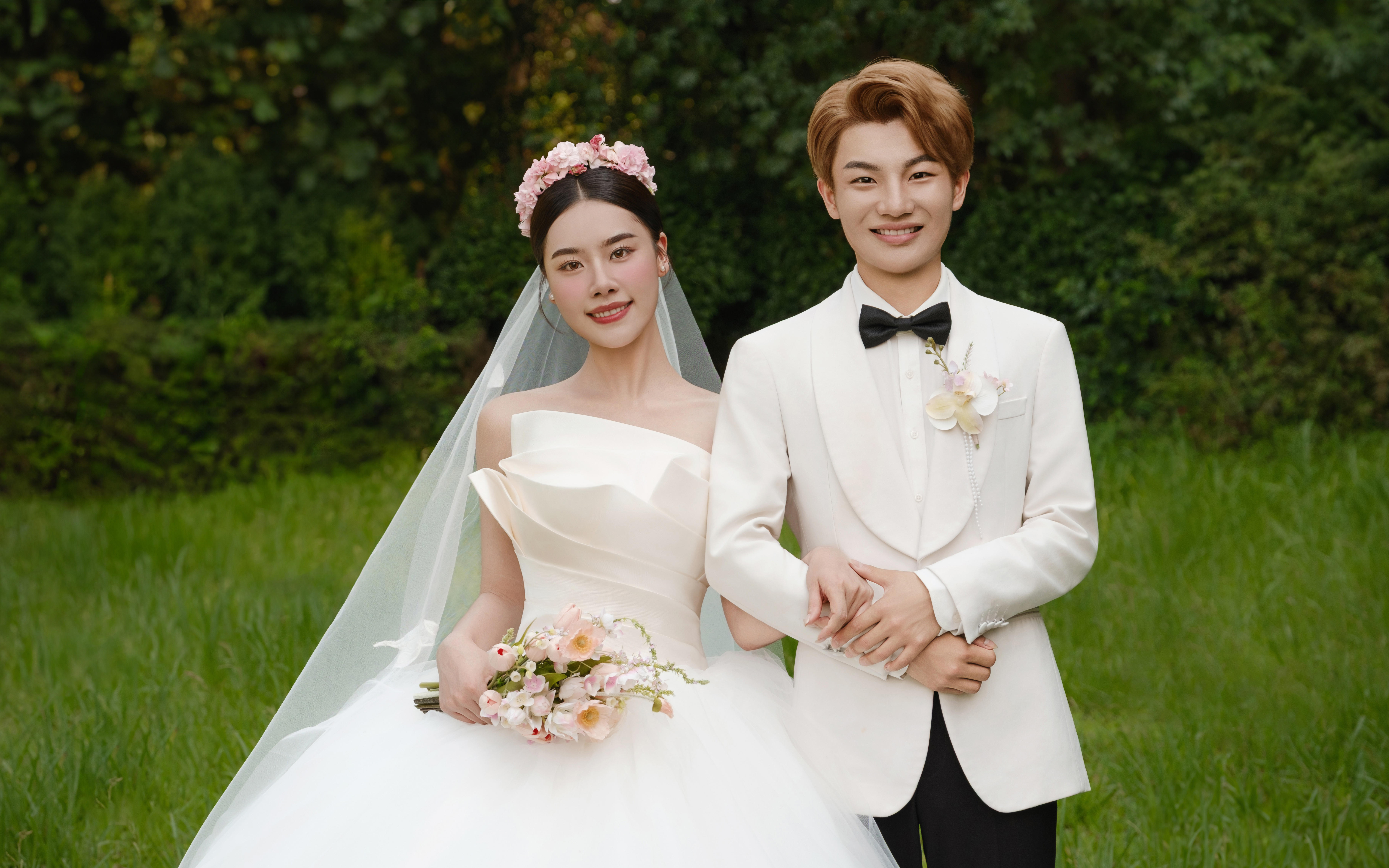 自带氧气感的森系草坪婚纱照｜每一帧都是电影级浪漫