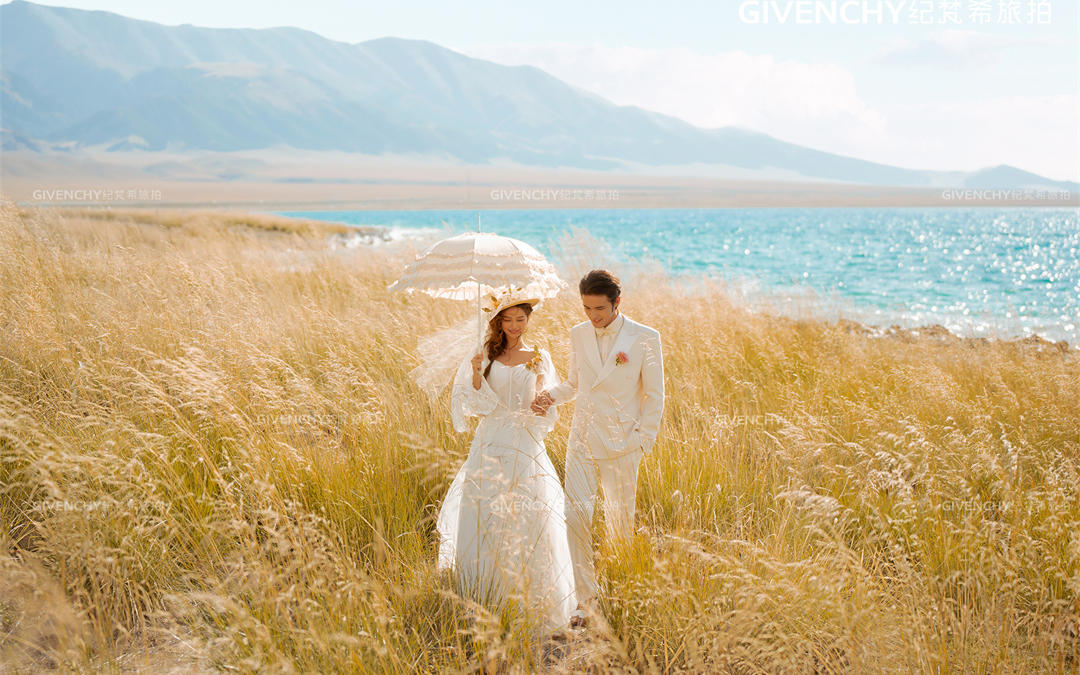 我們的愛情，是心動(dòng)靜謐的金黃色！賽里木湖婚紗