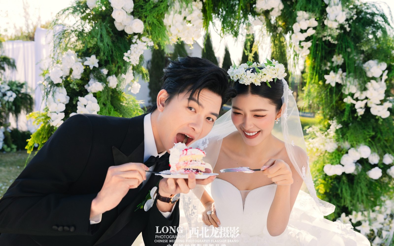 ✅备婚抄作业！氛围感草坪婚纱照太有活力