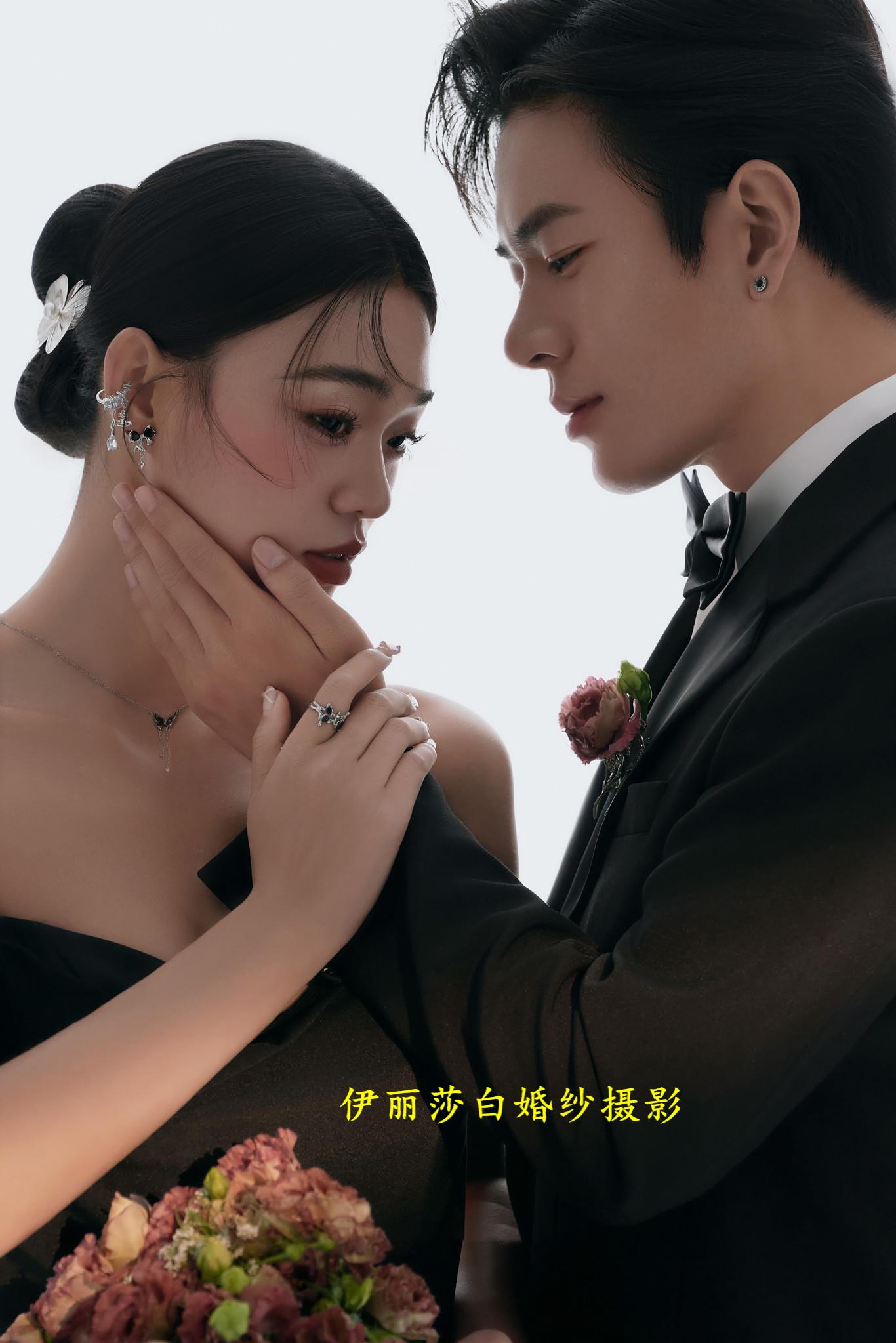 拍婚纱照3888套餐有跟妆+秀和+礼服 