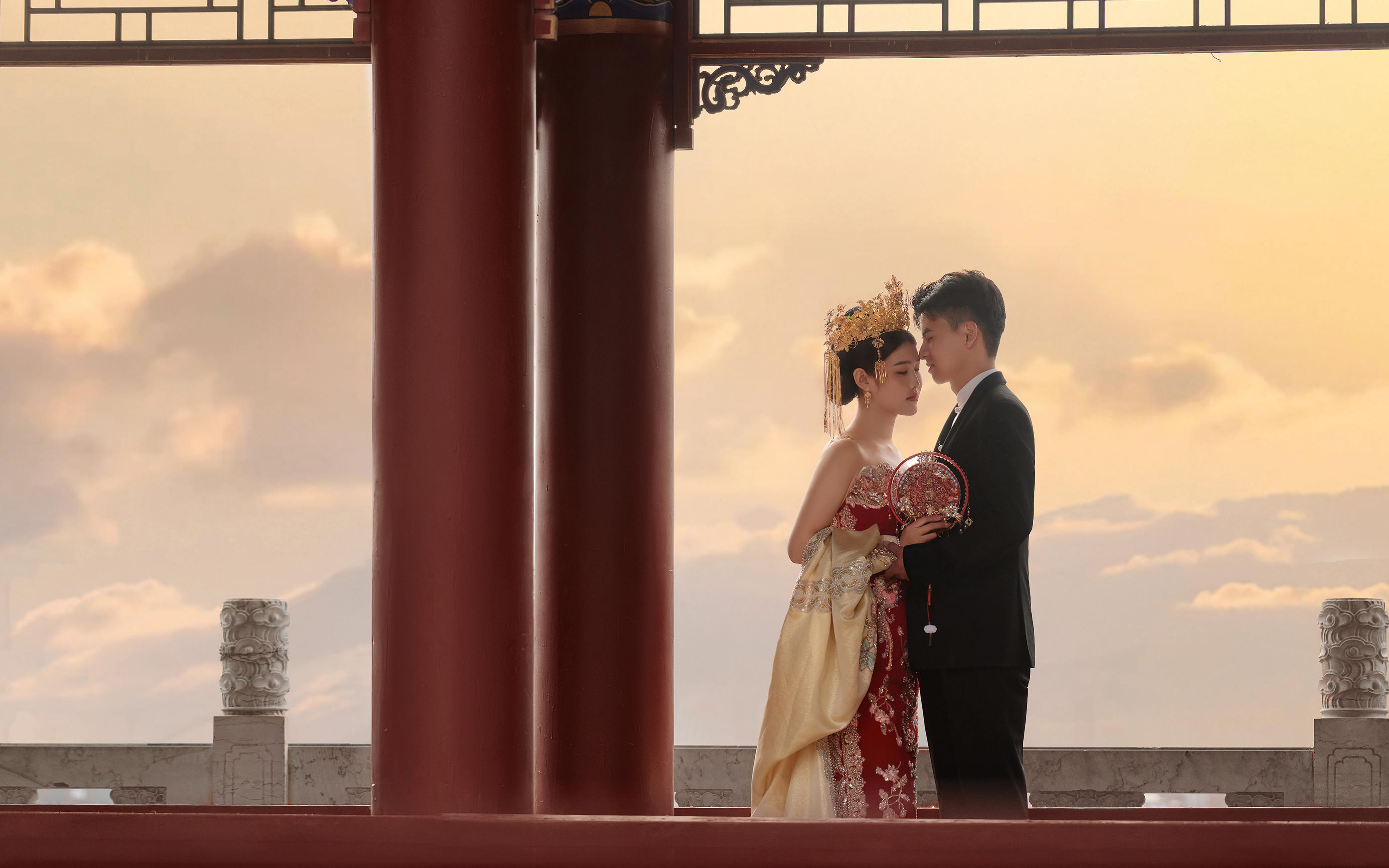 客片體驗一把人間富貴??大女主就應(yīng)該配黃金鳳冠