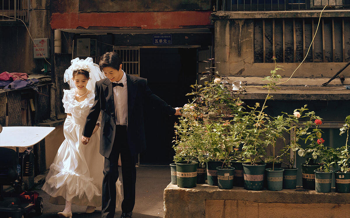 氛围感超绝的港风婚纱照 电影截图既视感