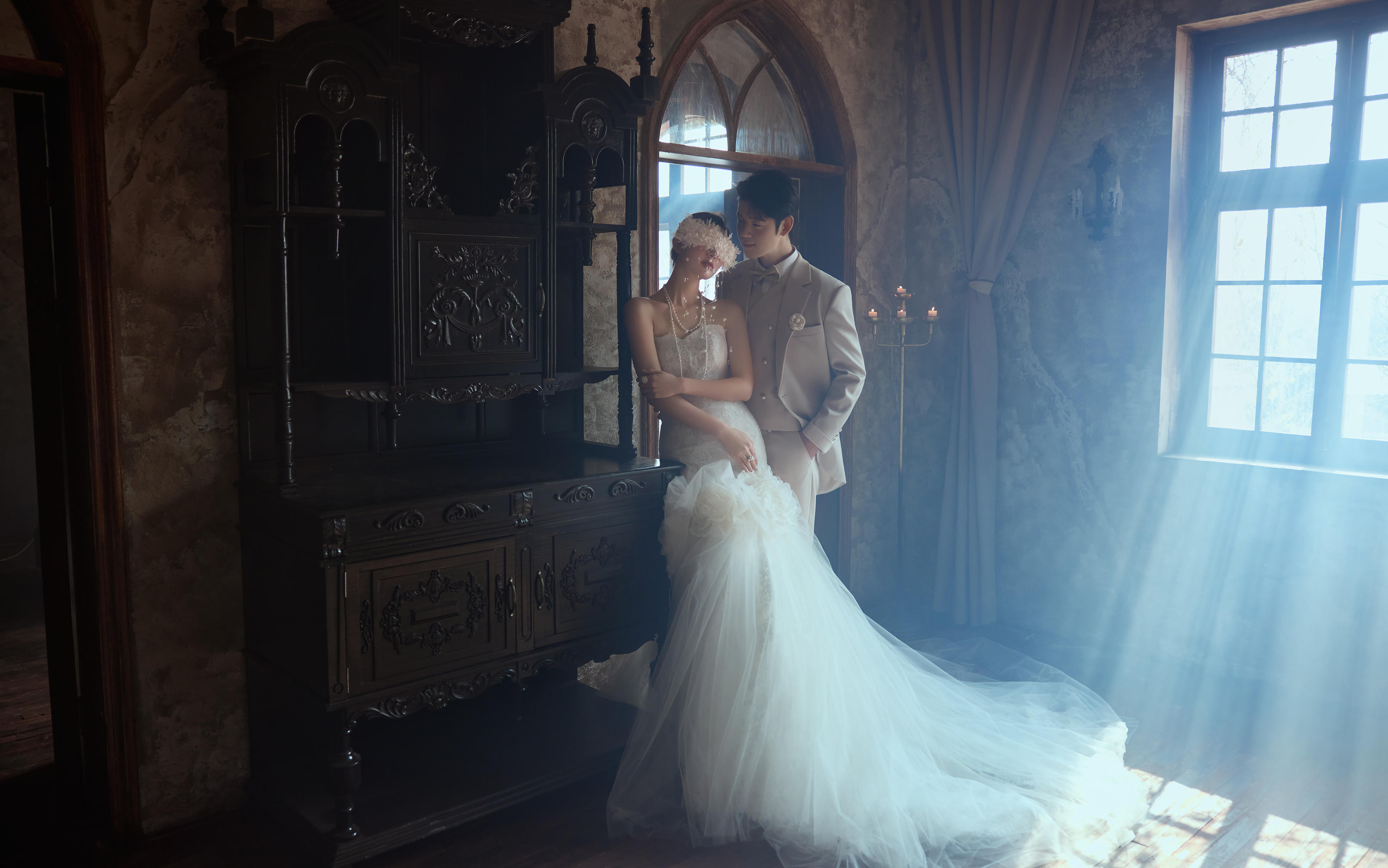 窗影斑驳里，我们的故事开始了