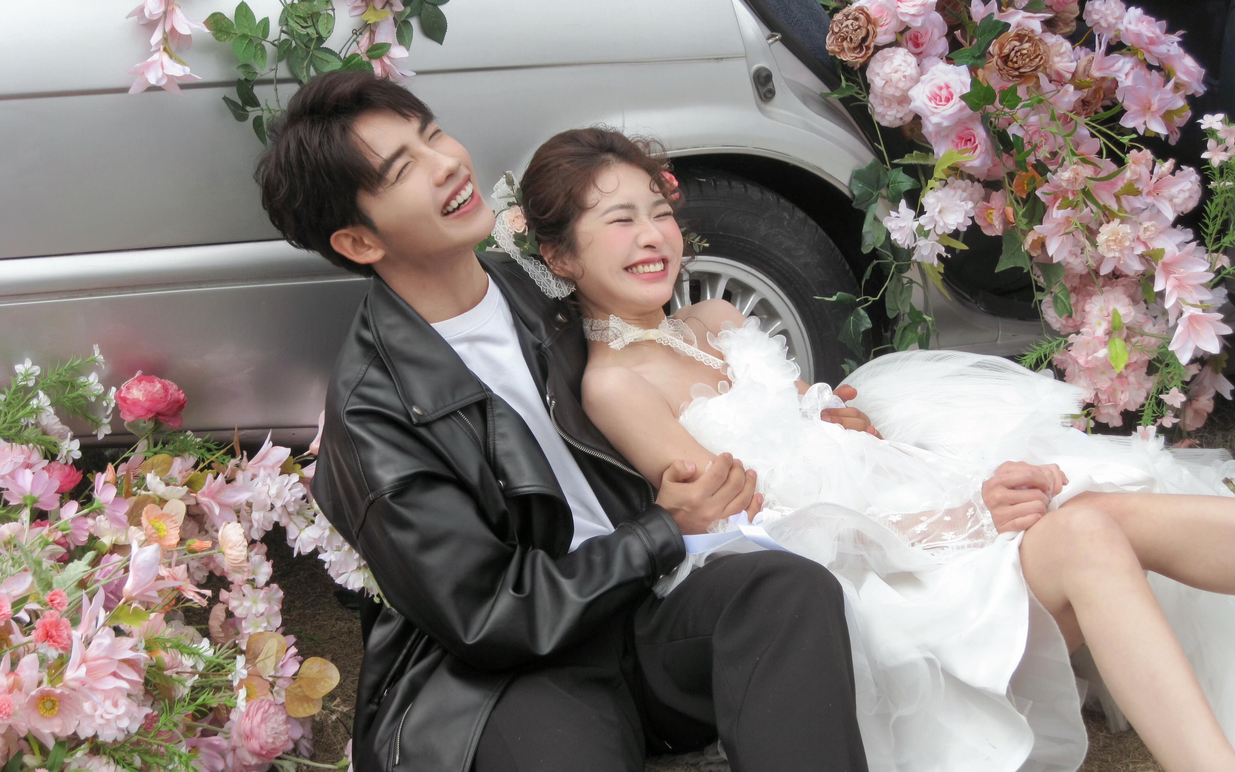 甜妹本命✨丨法式花车婚纱照美到心化