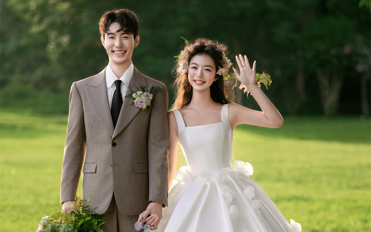 【D视觉摄影】邂逅我的梦幻草坪婚纱照时刻